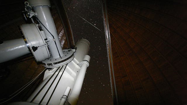70-cm-Schmidt-Teleskop und Meteor