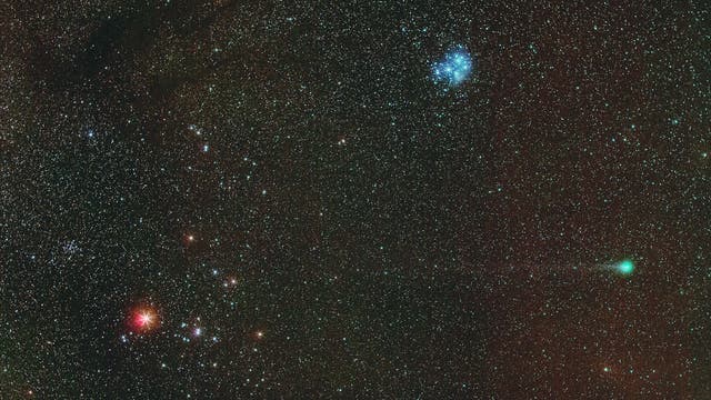 Komet Lovejoy mit Hyaden und Plejaden