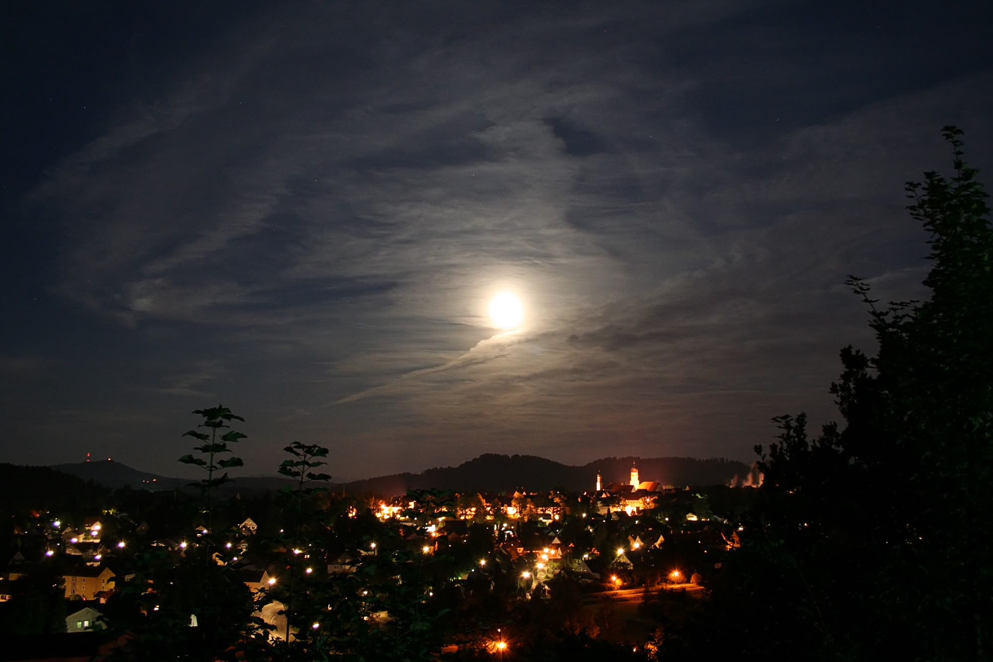 Mondfinsternis mit Wolken