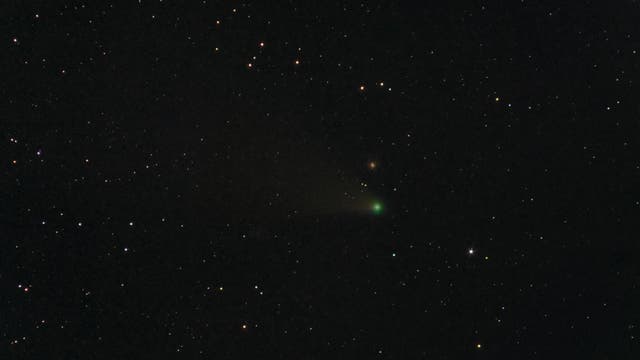 Komet C/2020 F3 bei Messier 53 und NGC 5053