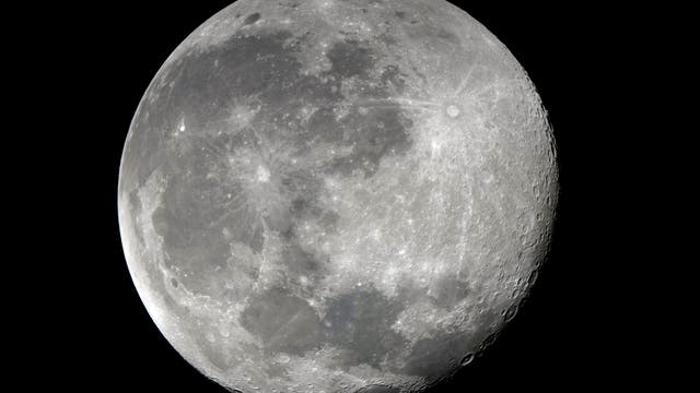 Der Mond kurz vor dem Beginn des astronomischen Winters
