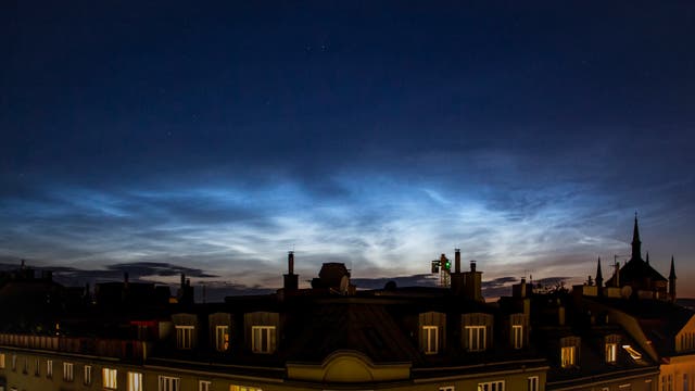 Leuchtende Nachtwolken über Wien am 4. Juli 2021