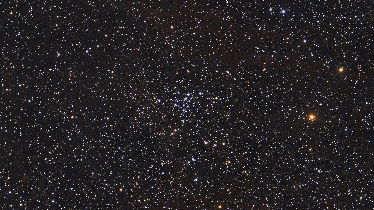 NGC 6866 Schwan Spektrum der Wissenschaft