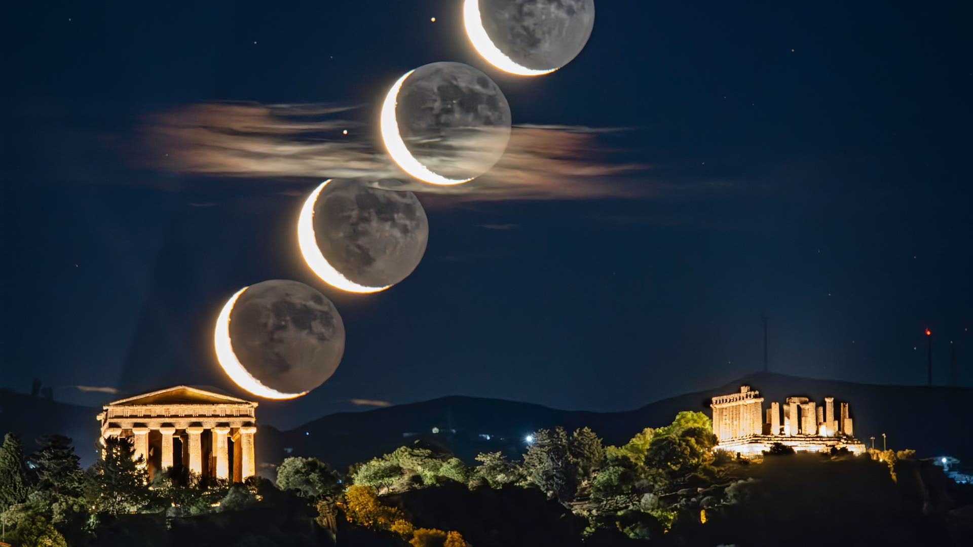 The Moon and Mars rising sequence