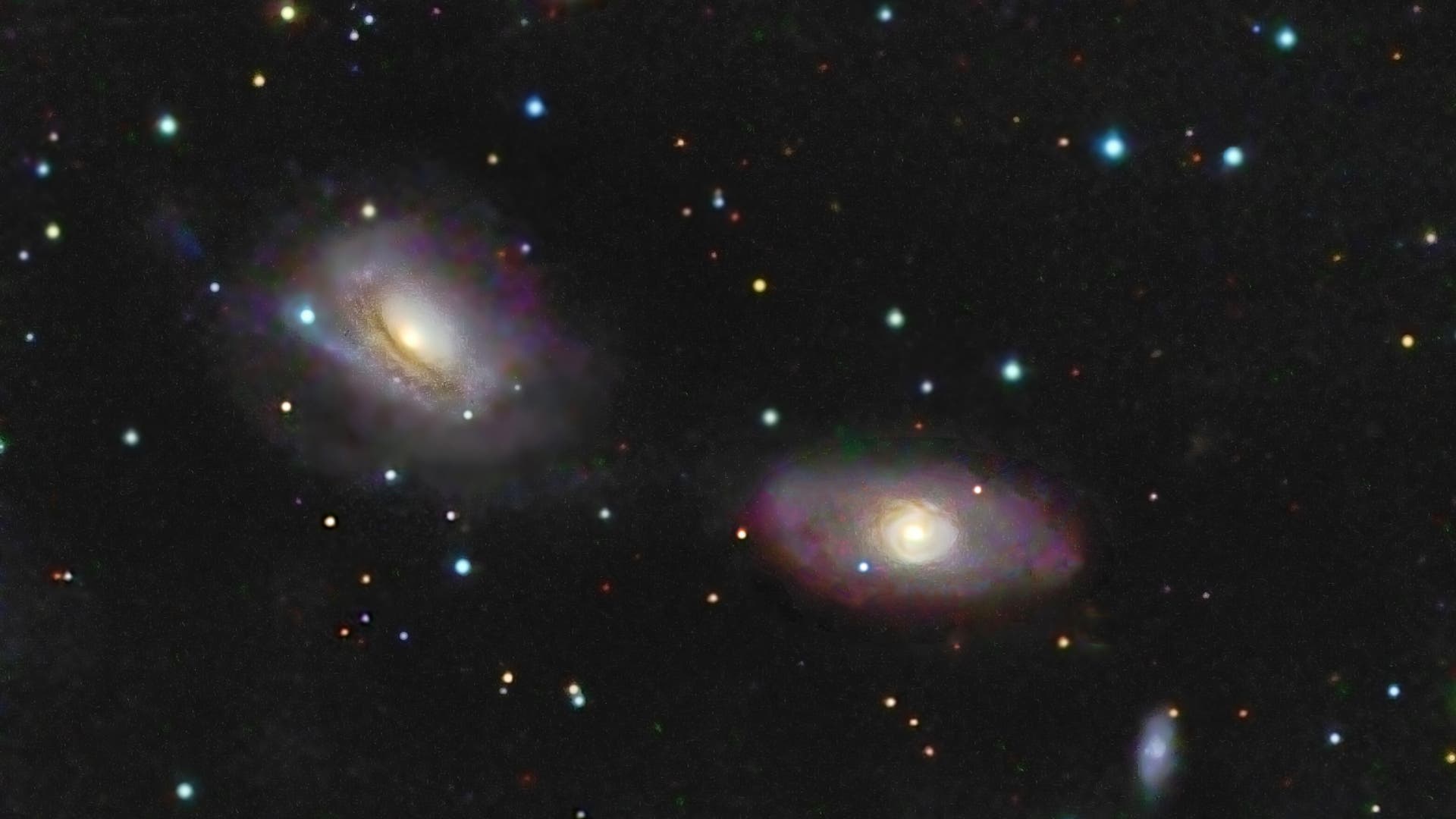 NGC 3166 und NGC 3169 Spektrum der Wissenschaft
