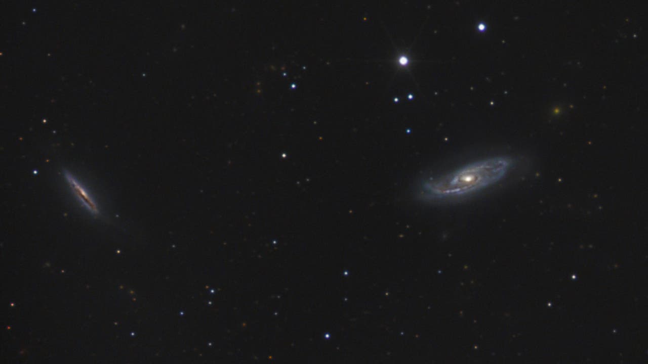 NGC 5899 und NGC 5900 Spektrum der Wissenschaft