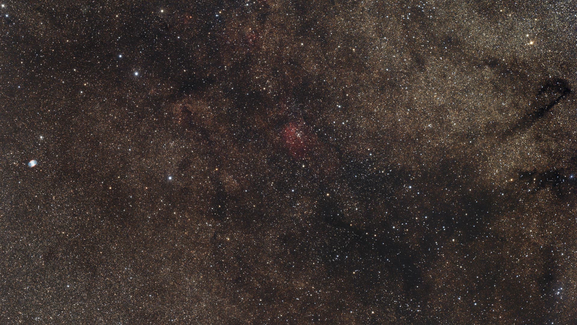 NGC 6823 und M27 Spektrum der Wissenschaft