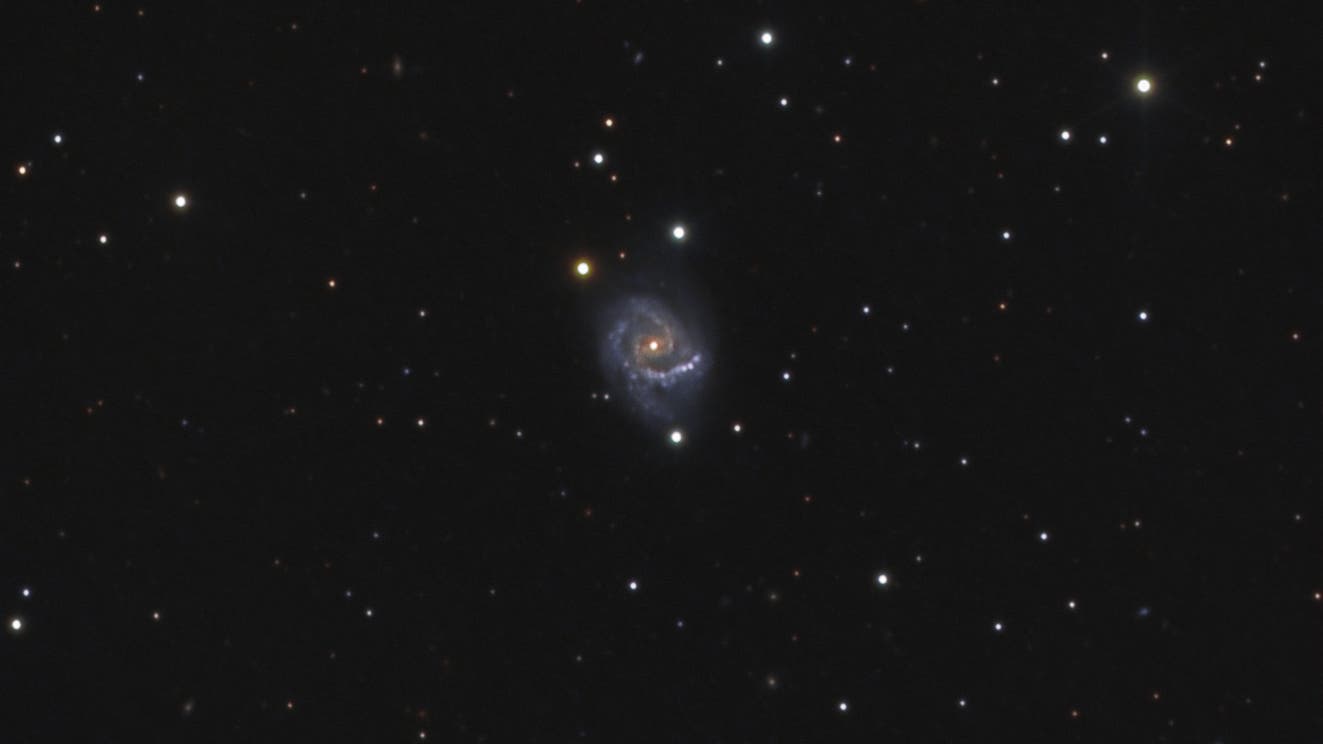 NGC 7678 = Arp 28 (mit Nachbelichtung) Spektrum der Wissenschaft