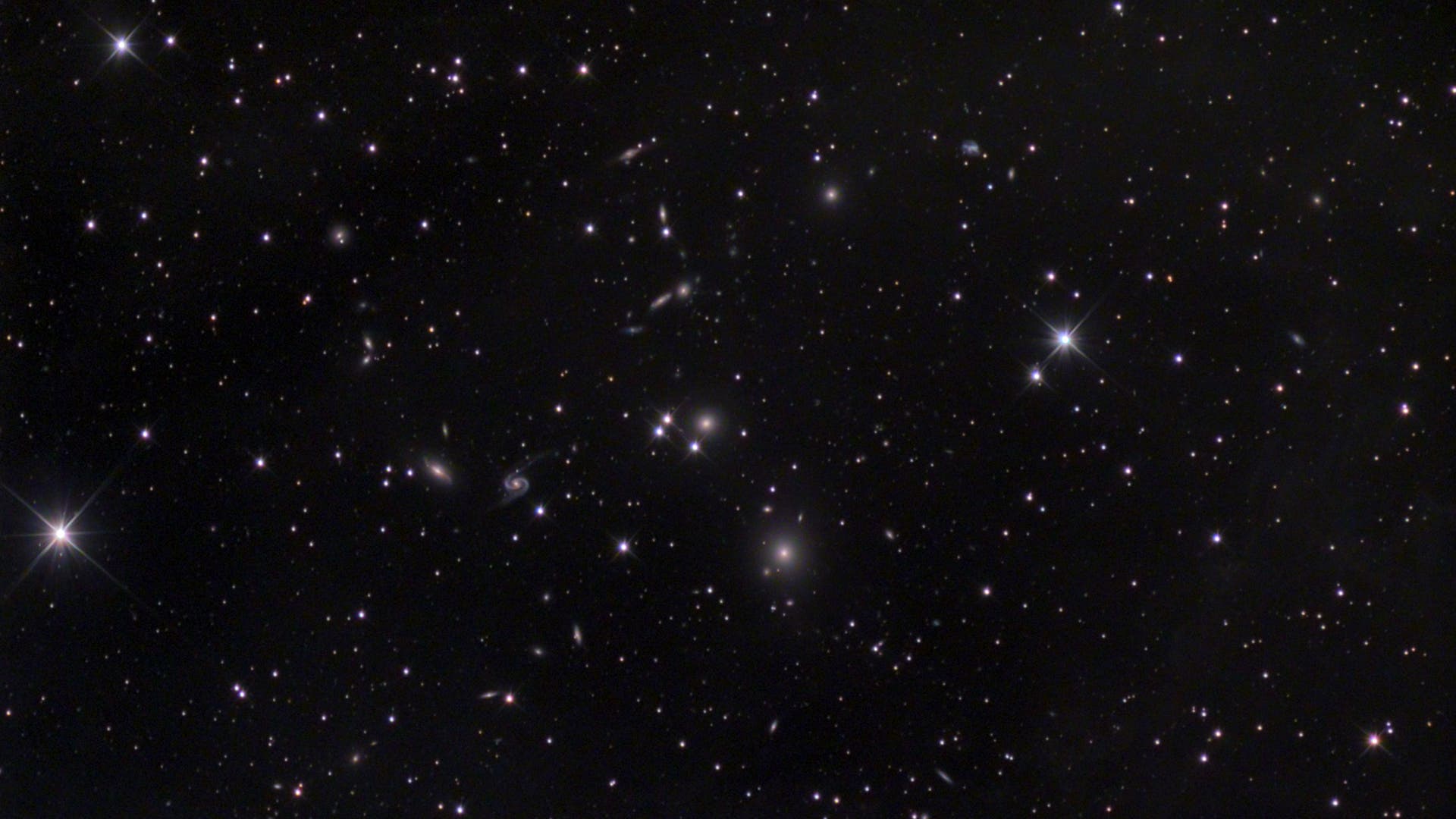 NGC 80 und Begleiter Spektrum der Wissenschaft