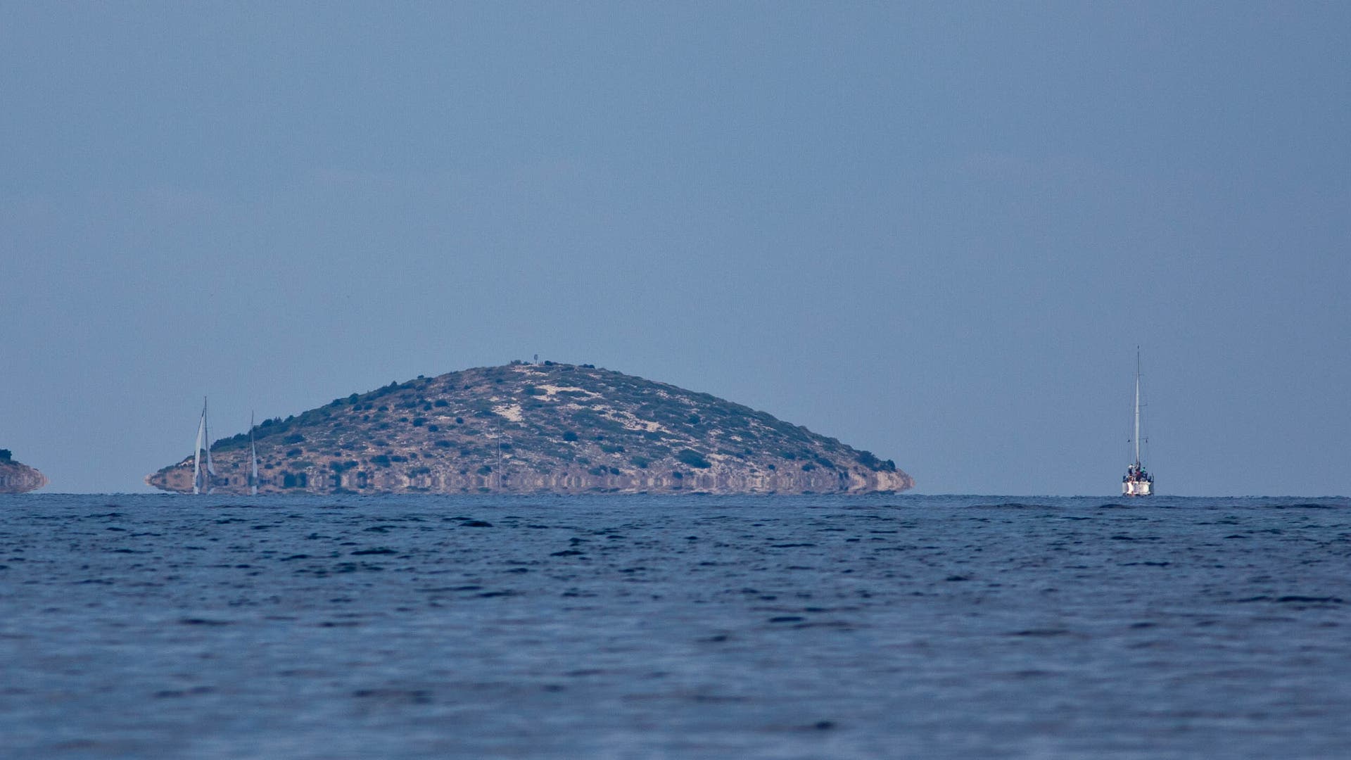Luftspiegelungen bei der Insel Rava, Kroatien - Spektrum der Wissenschaft