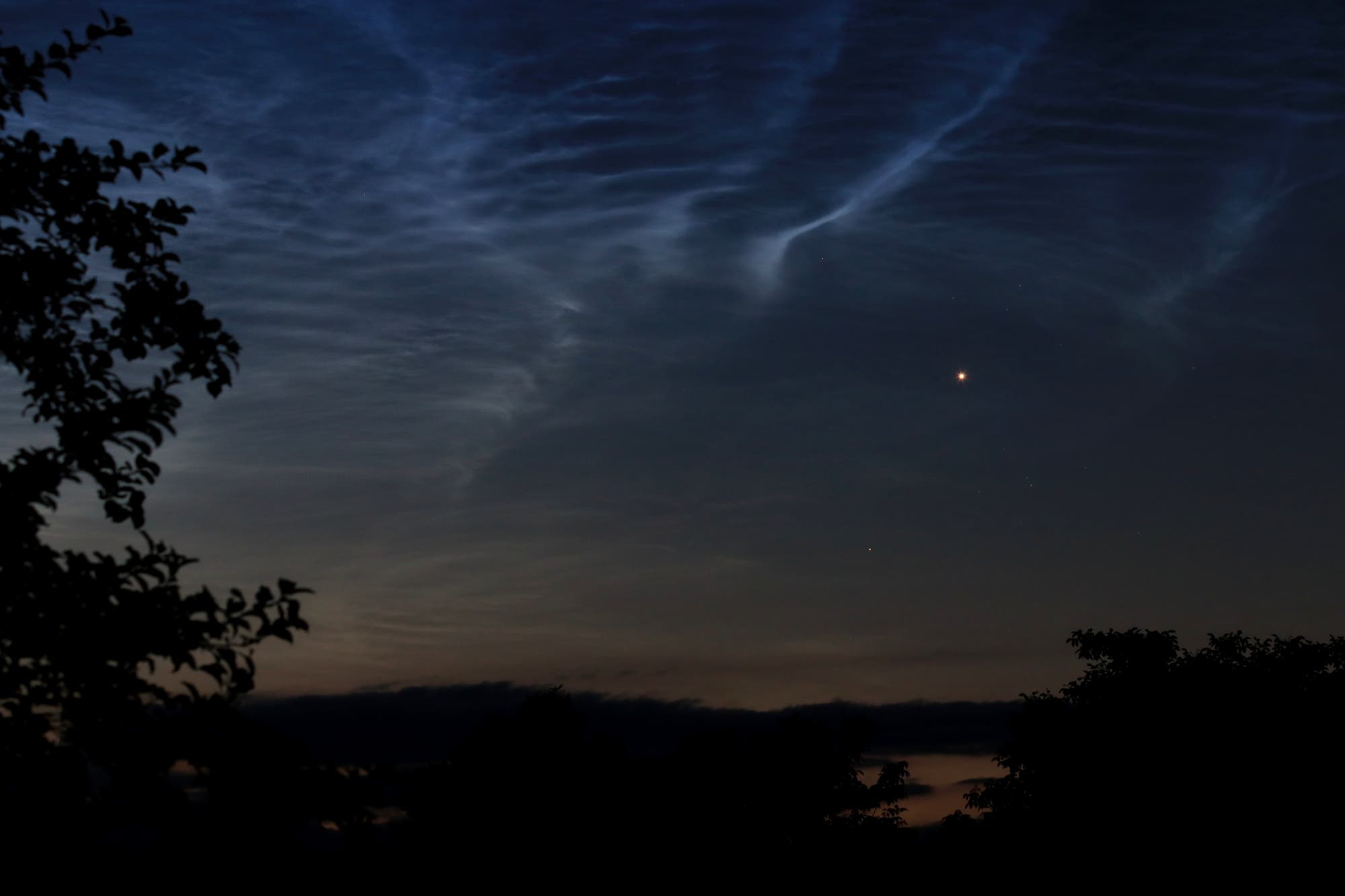 Leuchtende Nachtwolken mit "Morgenstern"