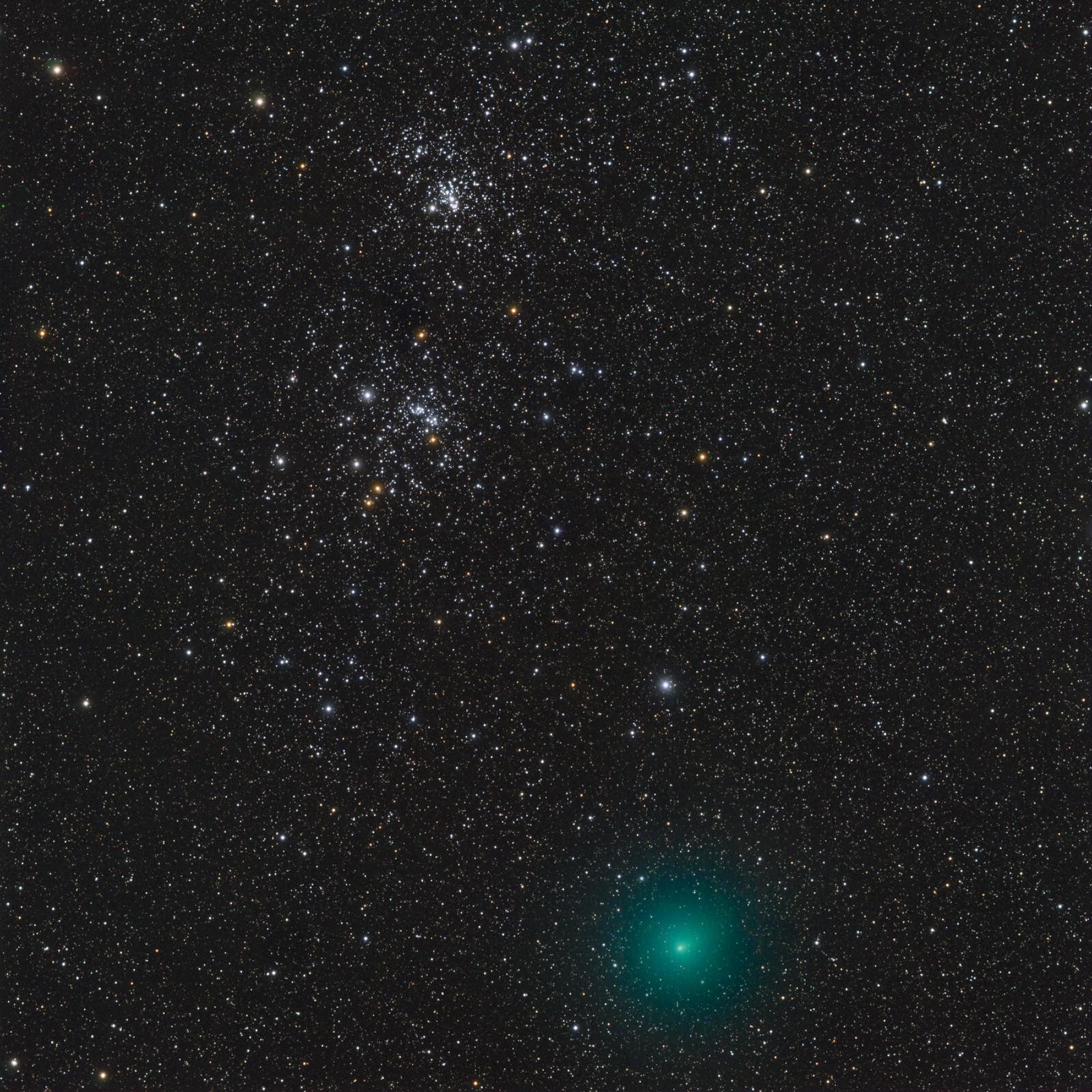 Komet 103P/Hartley 2 trifft Doppelhaufen h und chi Persei
