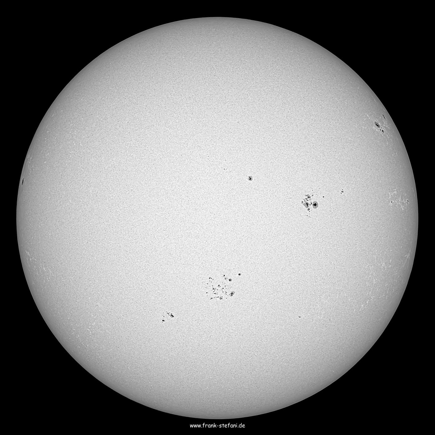 Sonnenflecken am 25. September 2023 – chaotische Diagonale
