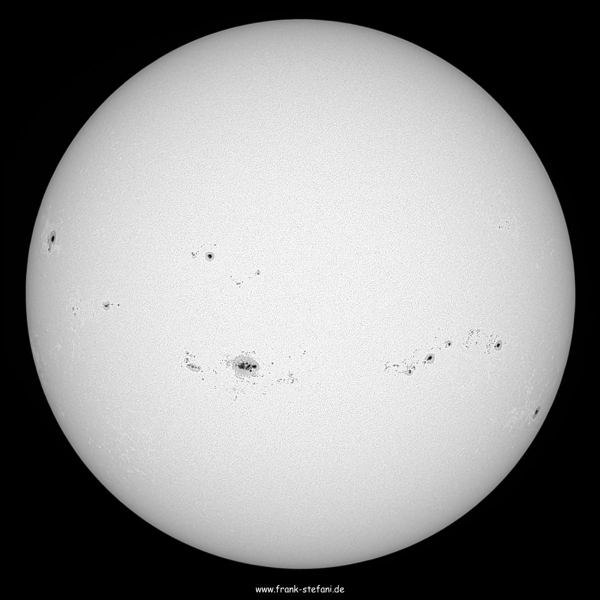 Die Sonne am 9. August 2024 - AR 13780 Flecken mit bloßen Augen sichtbar!