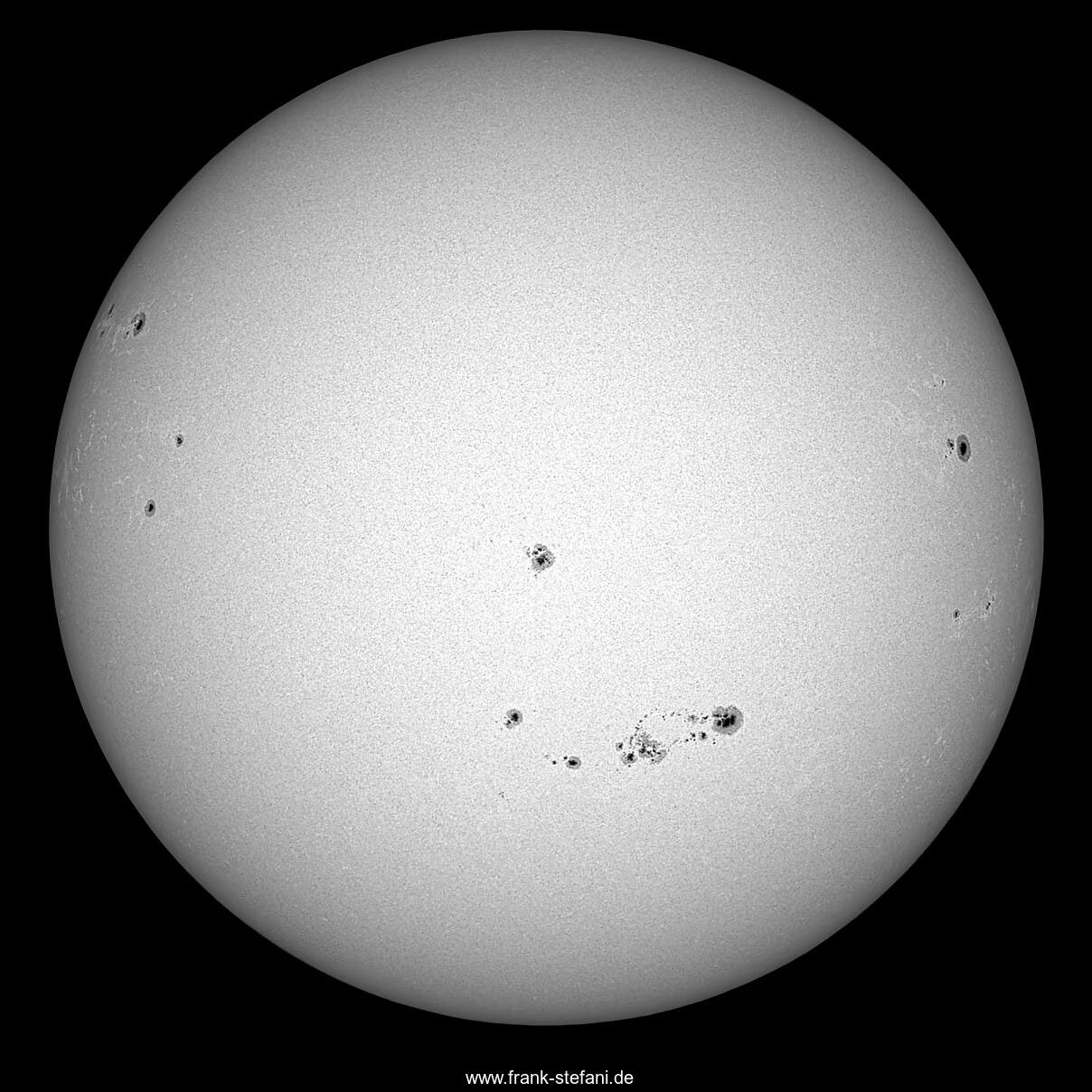 Die Sonne am 31. August 2025 - wie ein Atoll im Pazifik