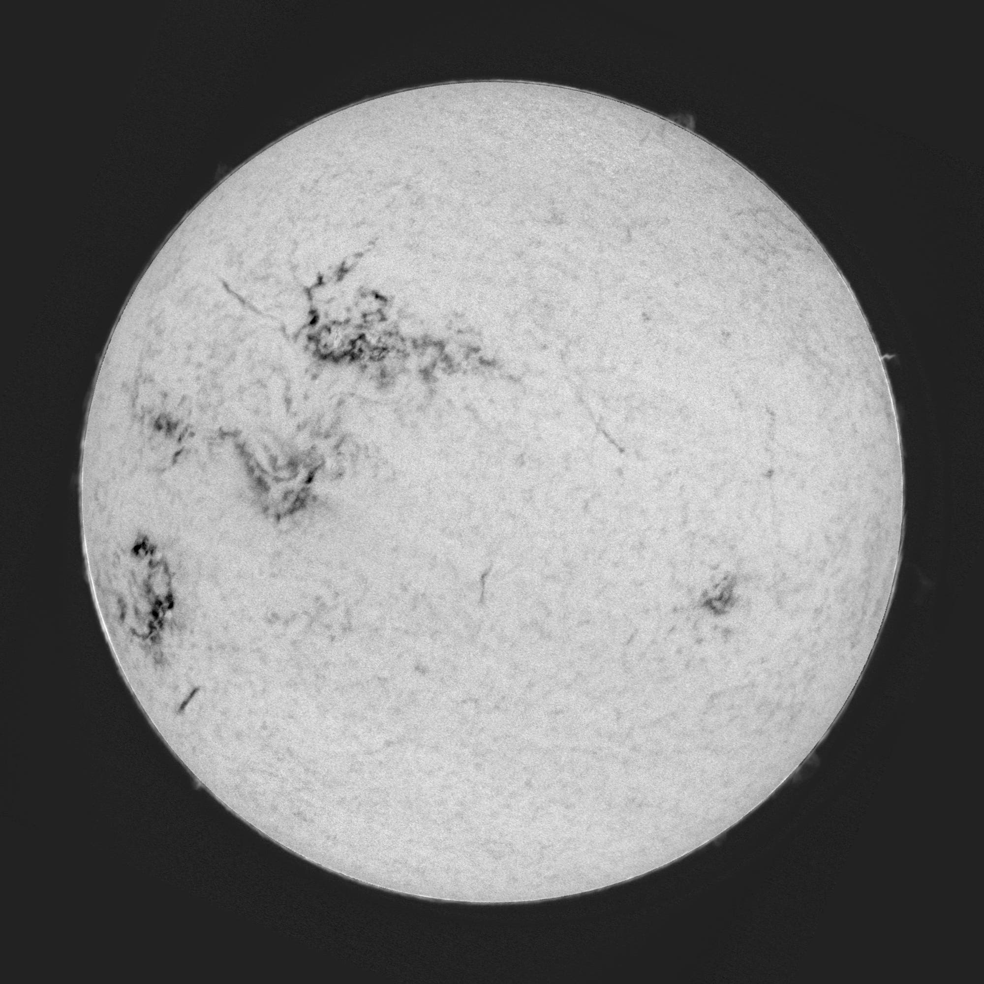 Spektroheliogramm der Sonne in He (D3) Linie am 7. November 2025