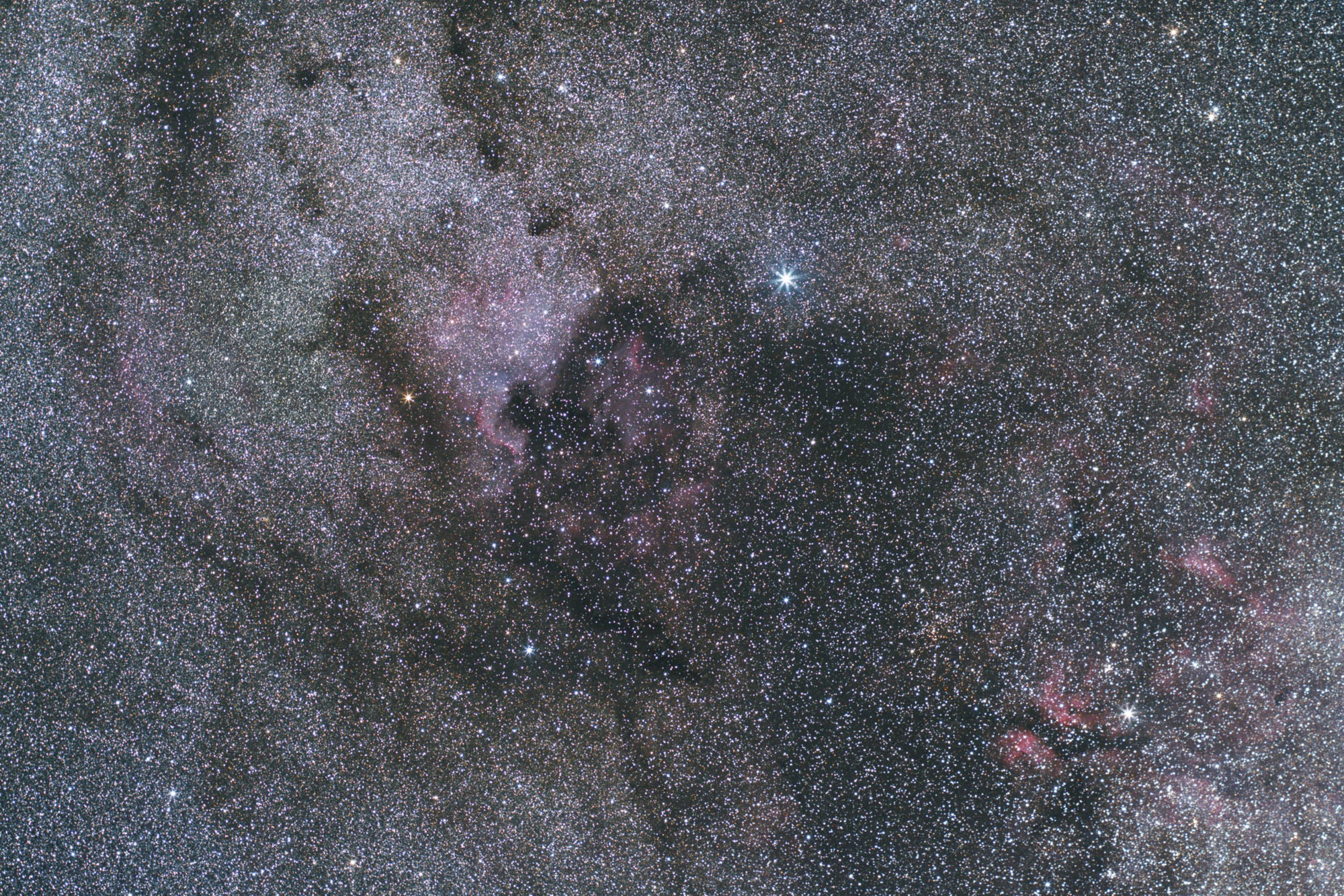 NGC 7000 mit Nachbarn