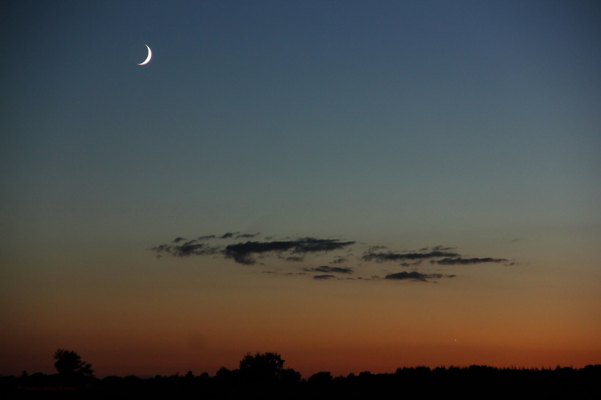 Mond nahe Venus am Abendhimmel über Uelzen 