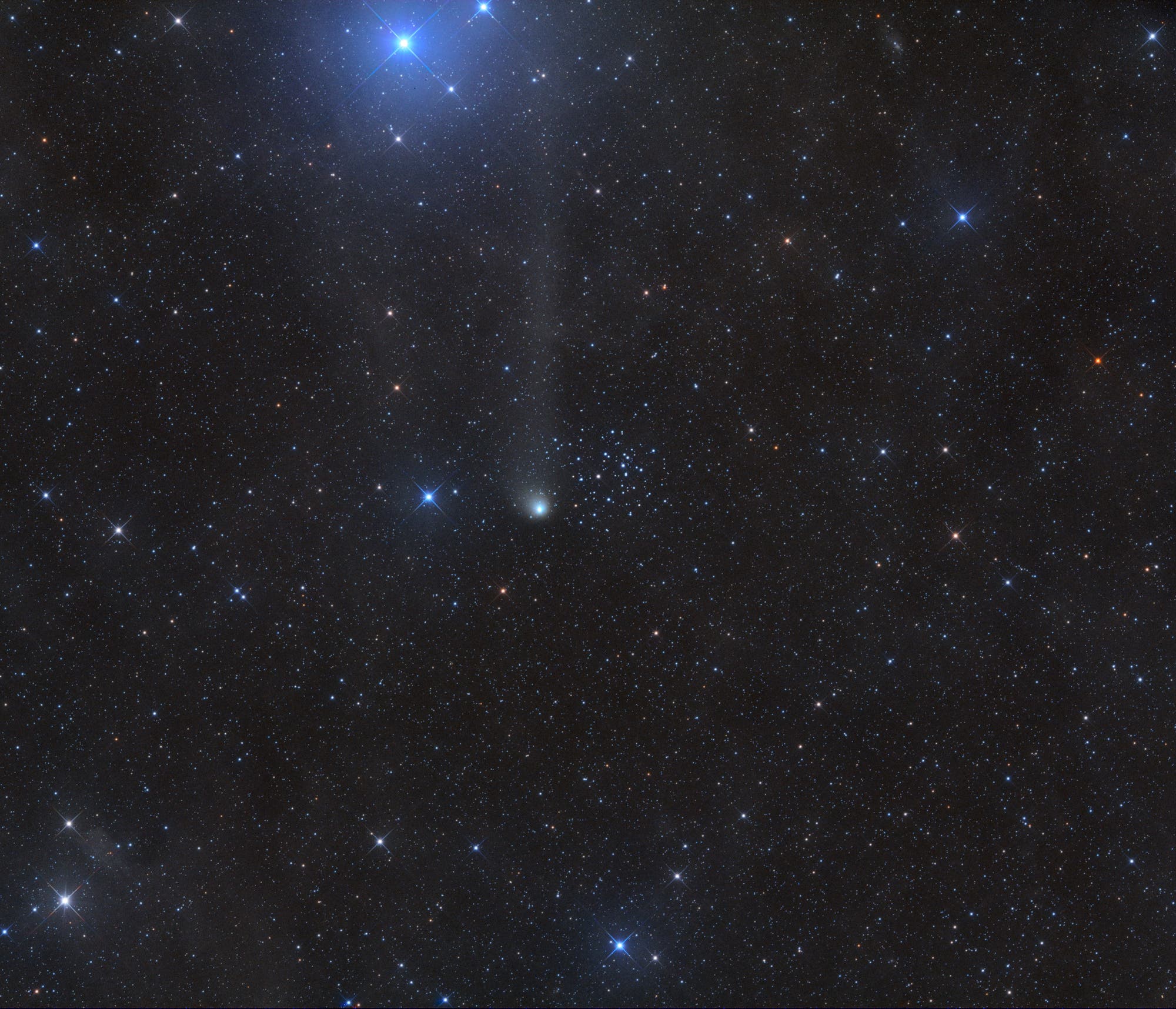 Komet C/2017 K2 (PANSTARRS) bei NGC 2215