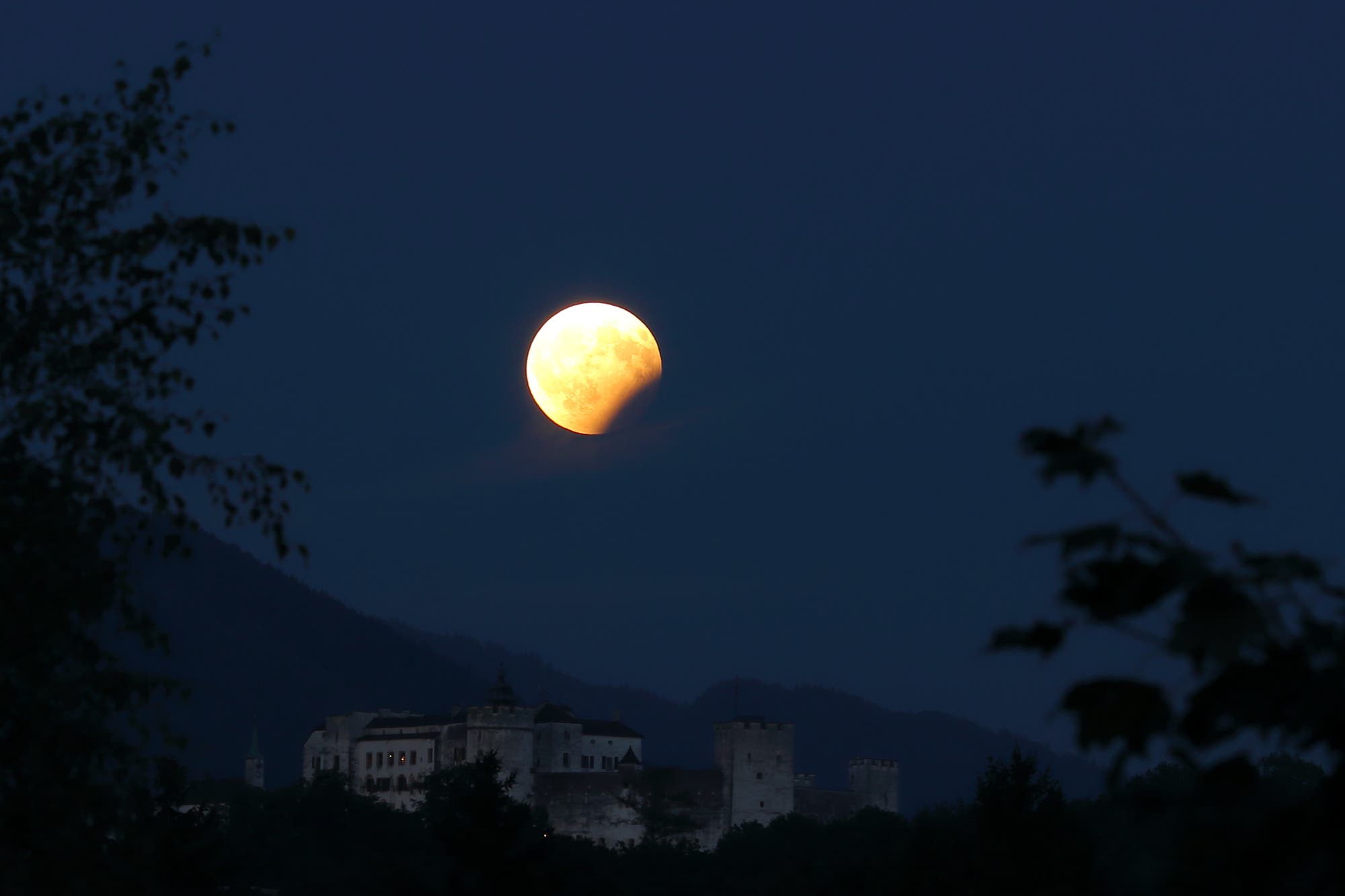 Mondfinsternis über Festung Hohen Salzburg