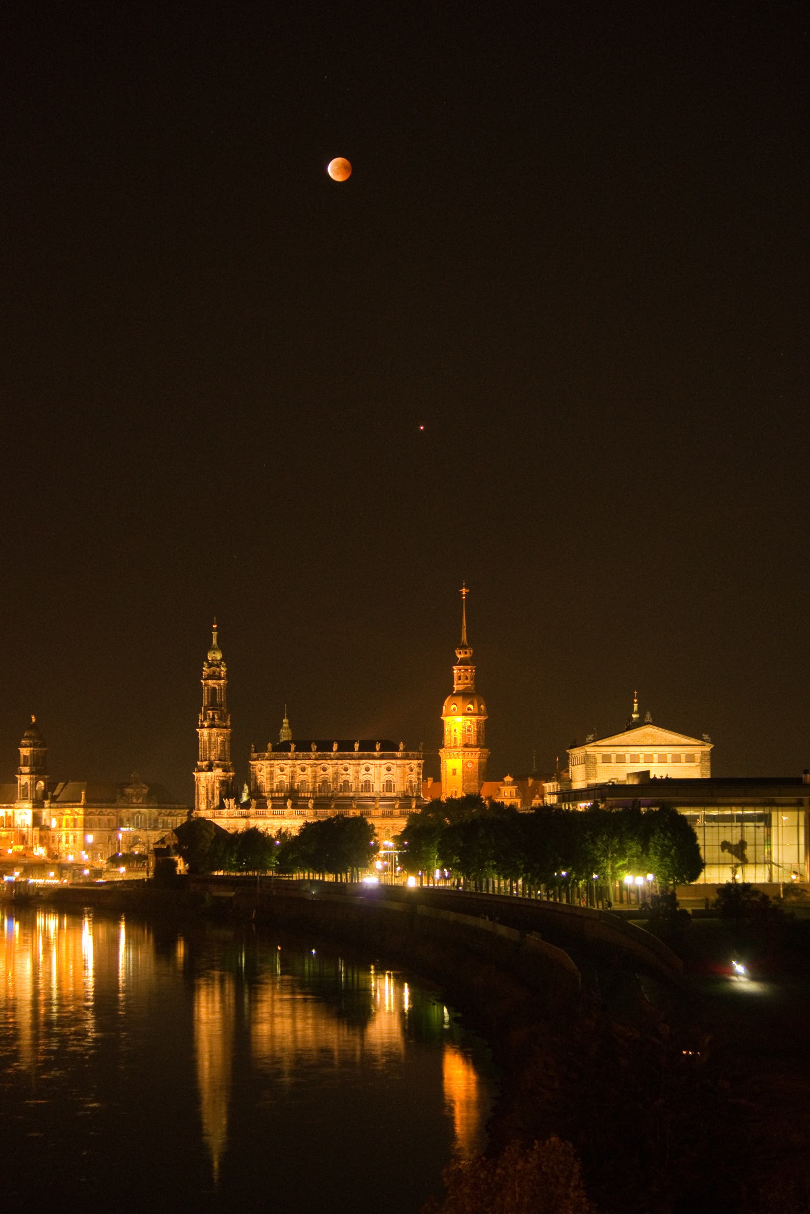 Mondfinsternis über Dresden - Beginn der Austrittsphase
