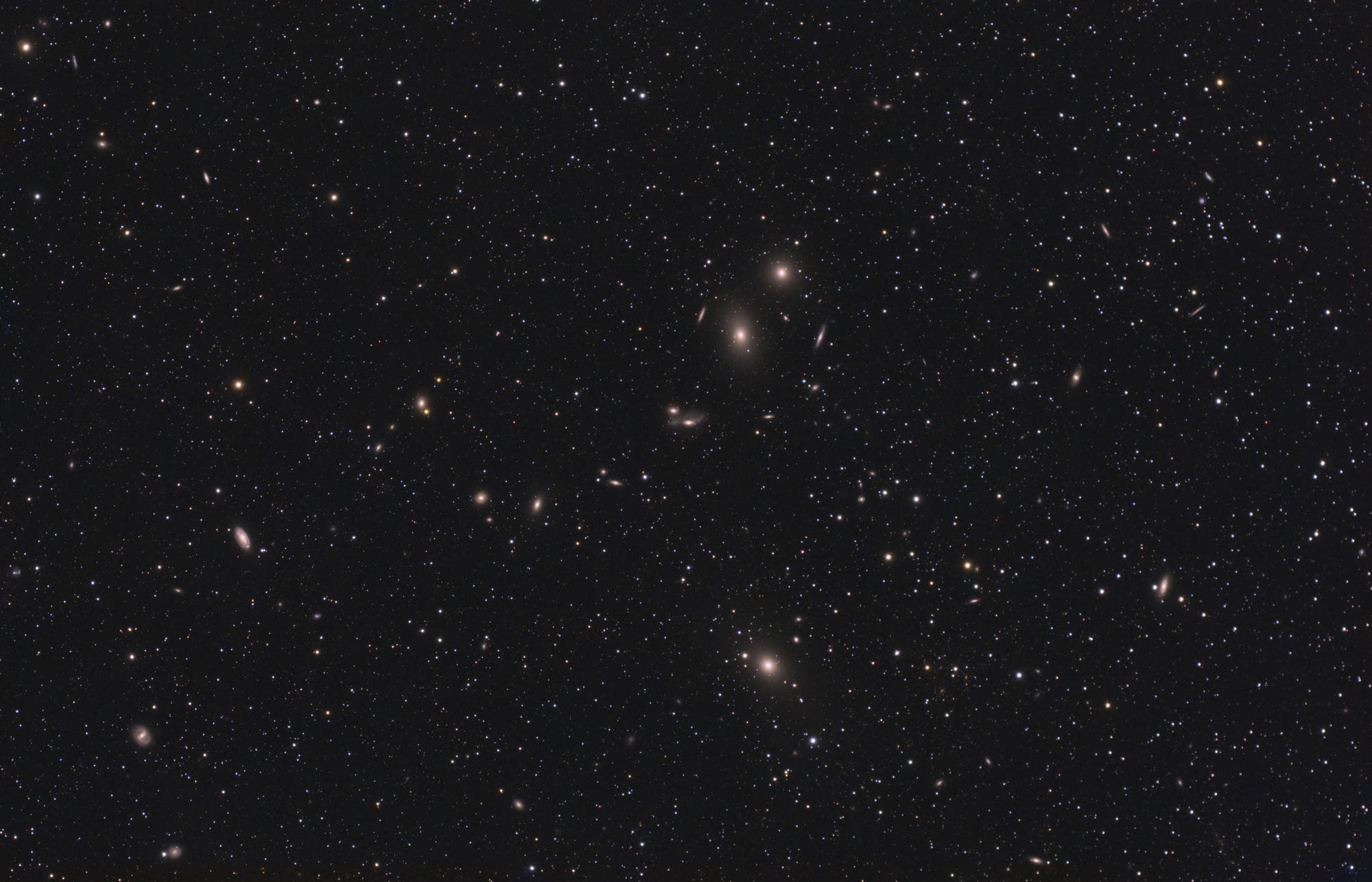 Virgo-Cluster mit Markarians Kette