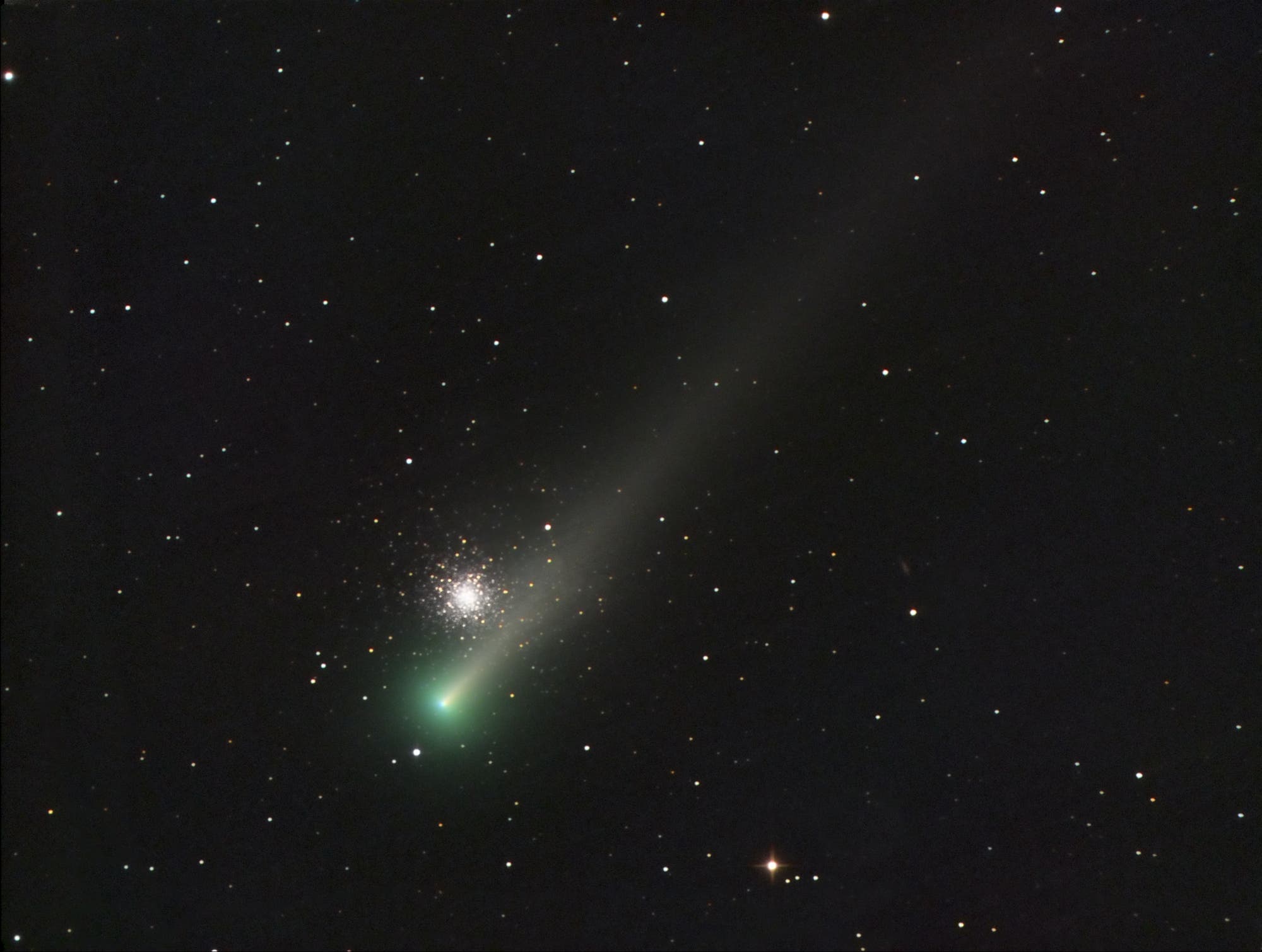 Comet C/2021 A1 (Leonard) and globular cluster Messier 3