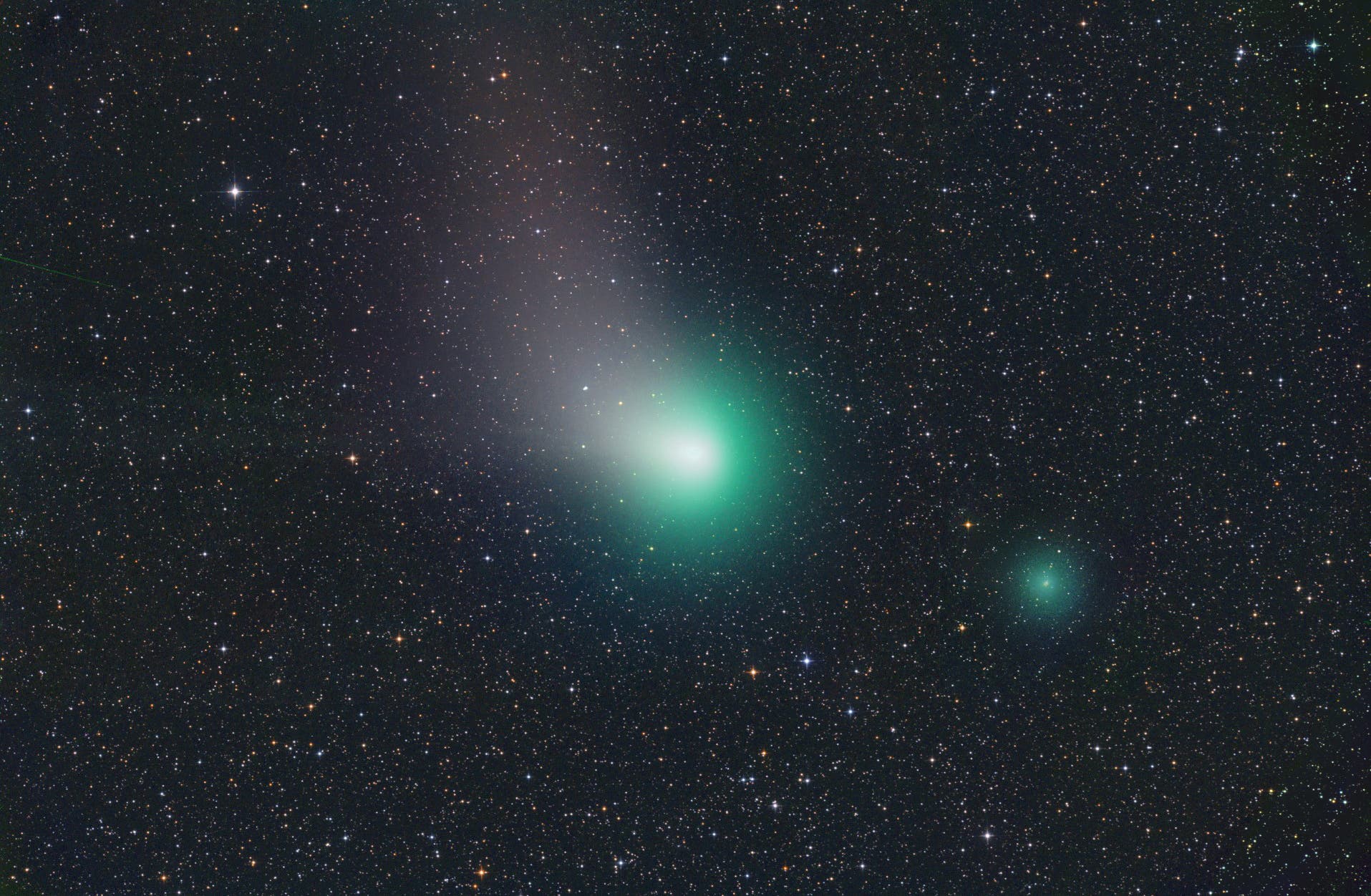 Zwei grüne Kometen