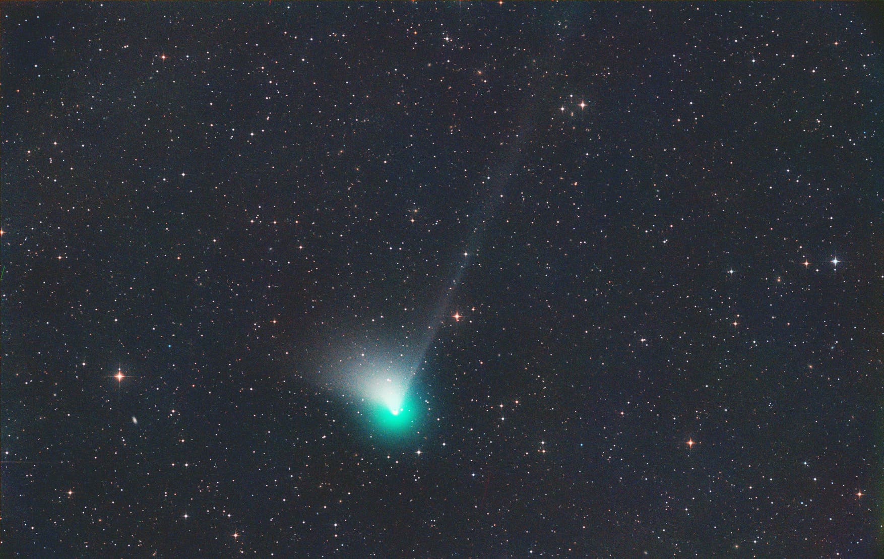 Komet C/2022 E3 (ZTF) mit zwei Schweifen