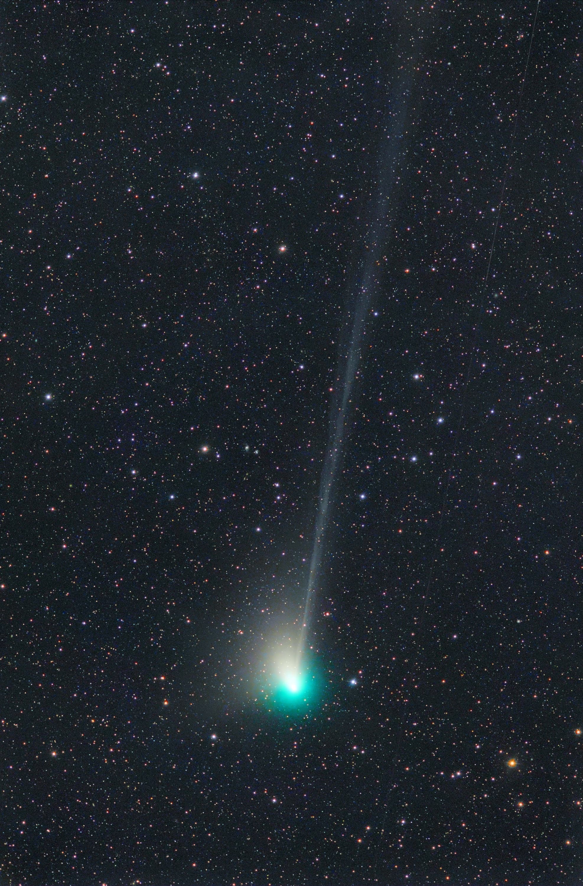 Komet C/2022 E3 (ZTF) mit dünnem Ionenschweif