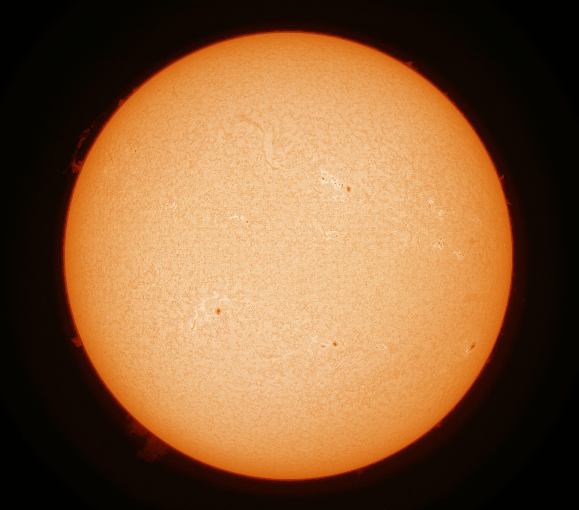 Sonne mit Protuberanzen am 24. Juni 2023