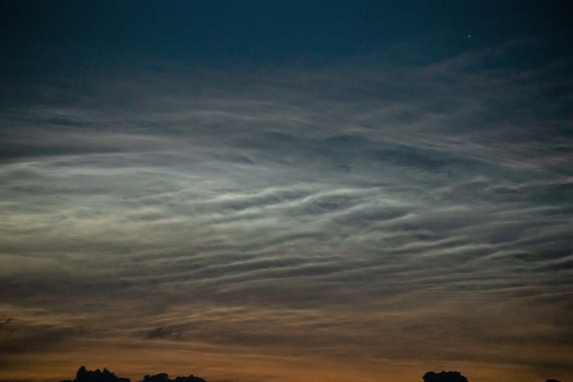 Leuchtende Nachtwolken über Uelzen - Details 