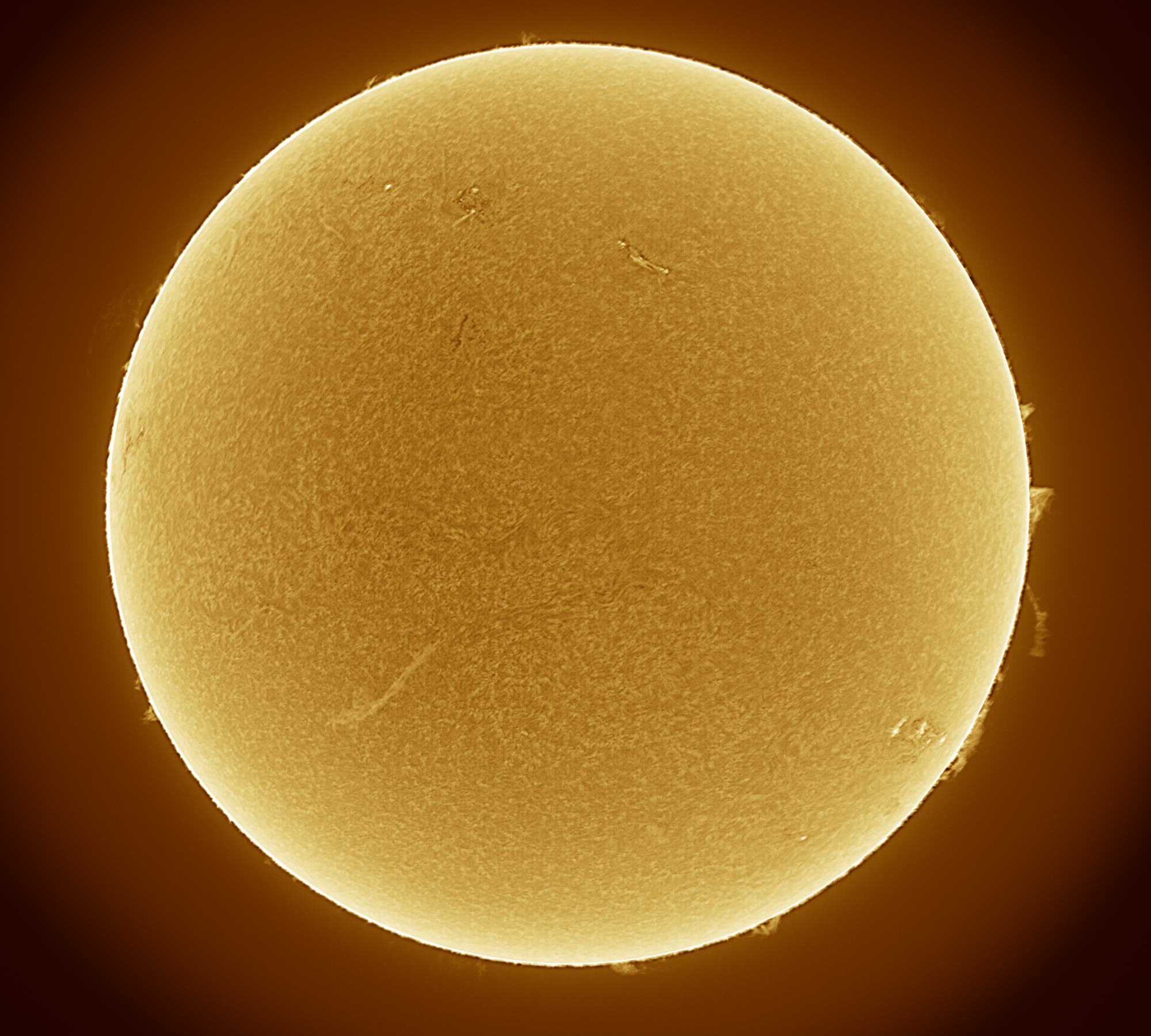 Sonne in H-alpha aufgenommen am 1. Mai 2024 