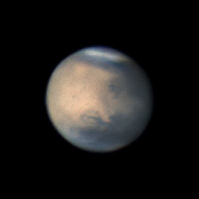 Staubiger Mars mit Valles Marineris