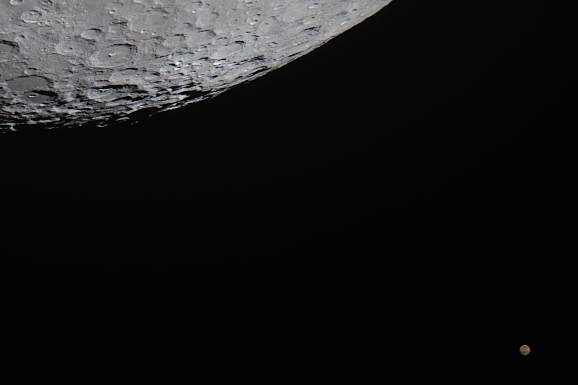 Mond besucht Mars am 9. Februar 2025