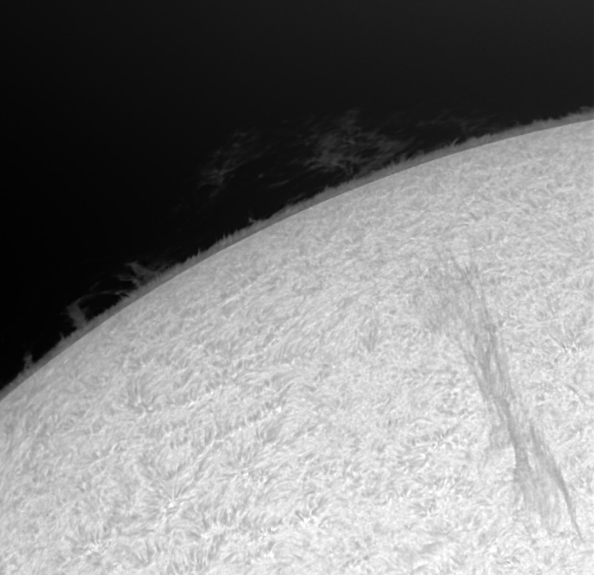 Protuberanzen + großes Filament am 10. Mai