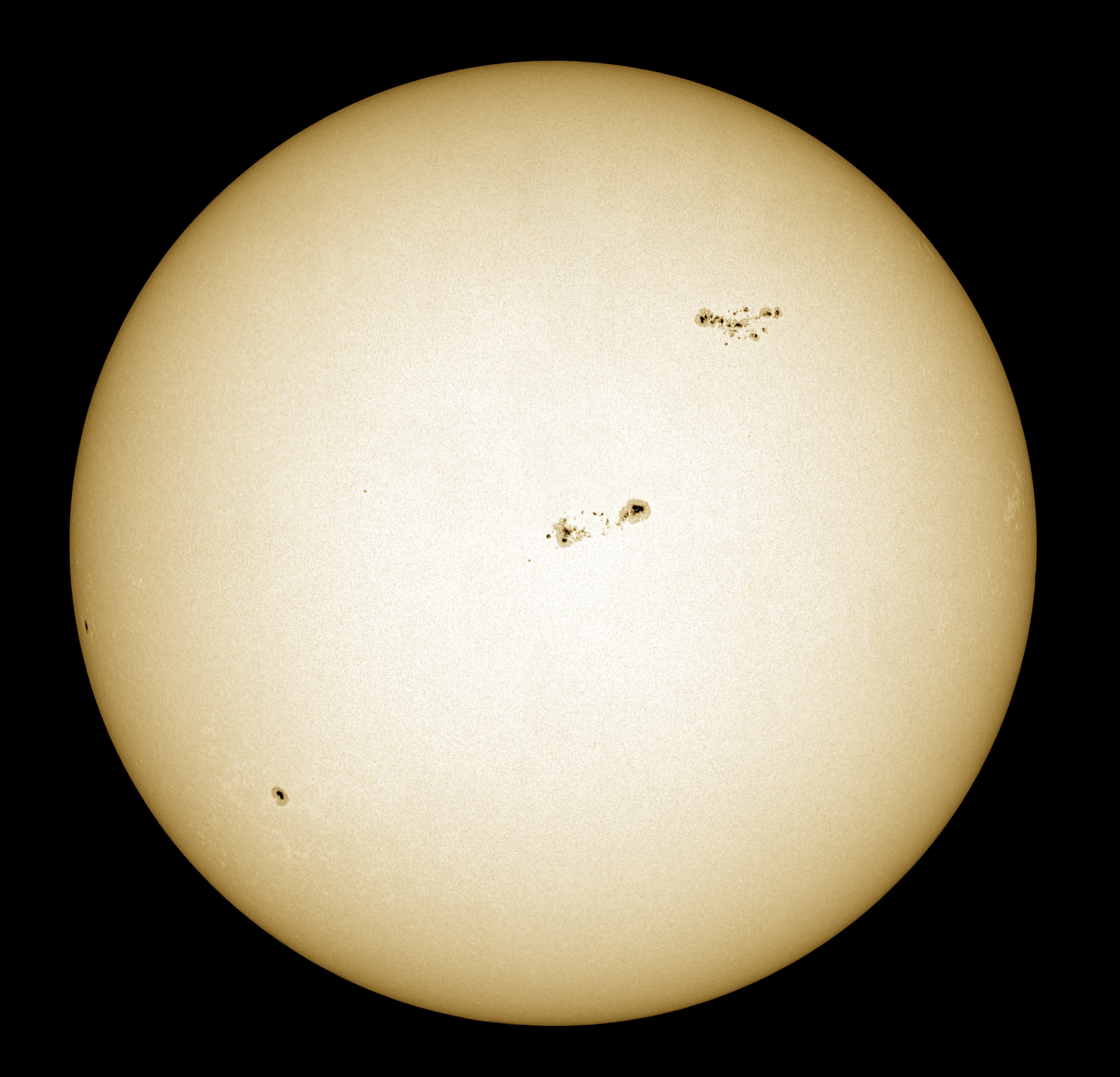 Aktive Sonne am 14. Oktober 2025