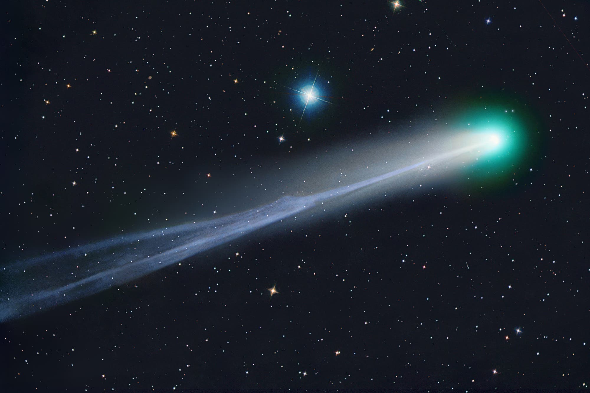 Komet Lemmon an der Grenze zur Freisichtigkeit