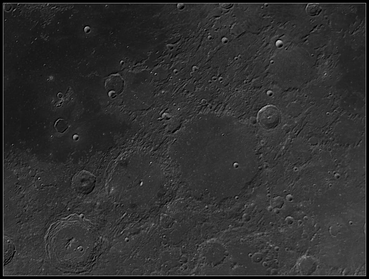 Rillen und Krater bei Ptolemaeus