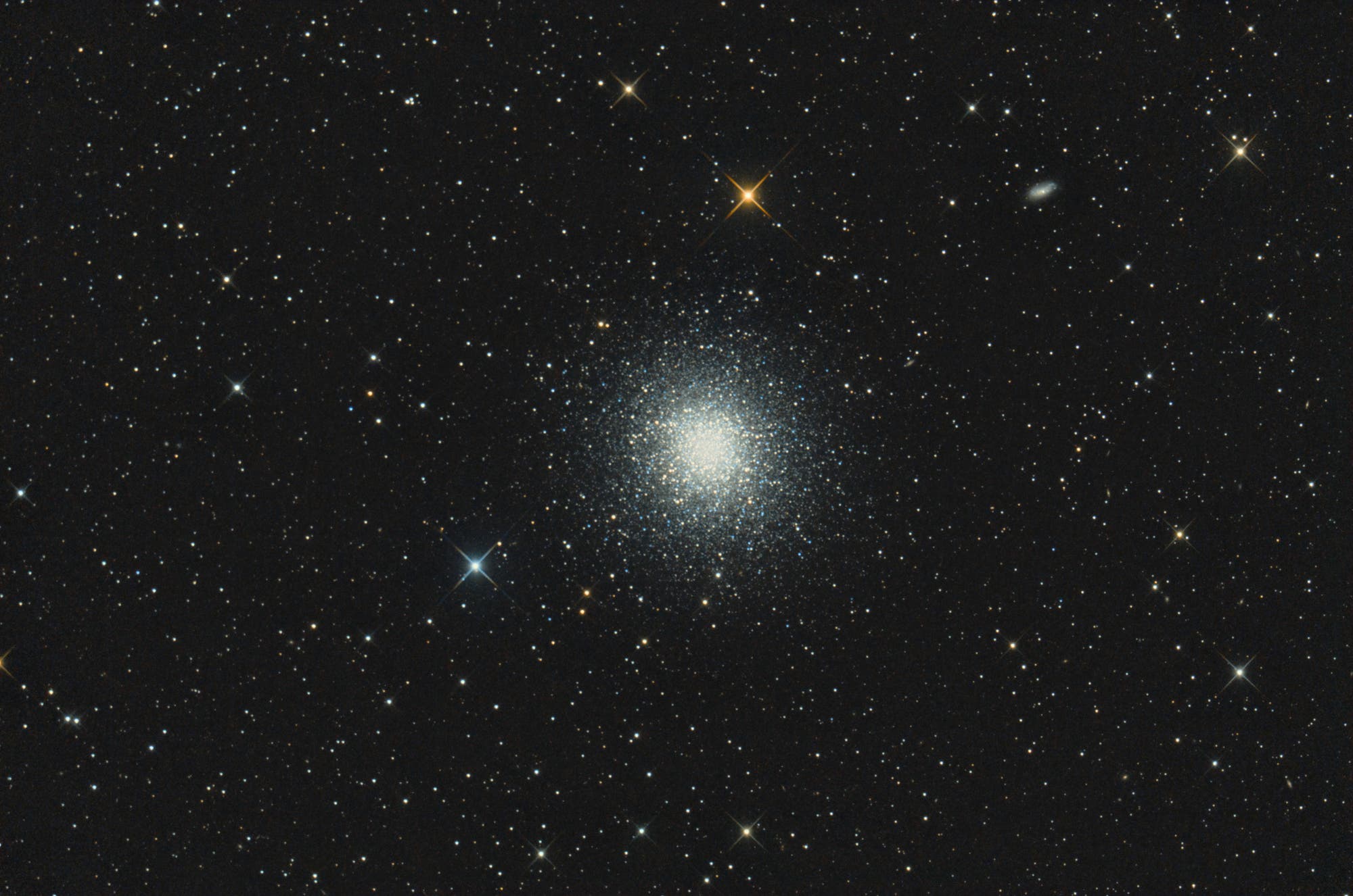 Messier 13 mit NGC 6207