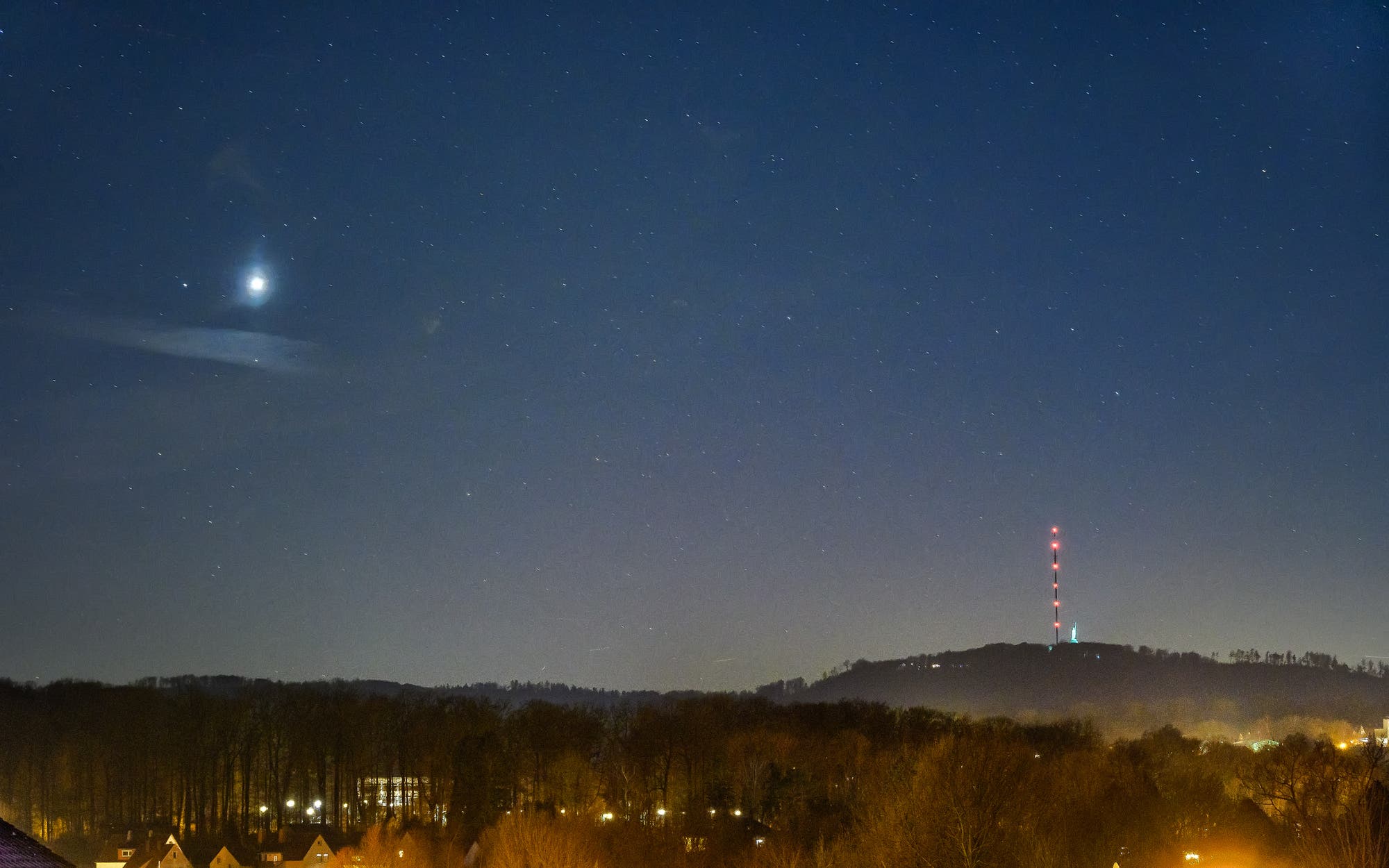 Venus neben dem Hermannsdenkmal 