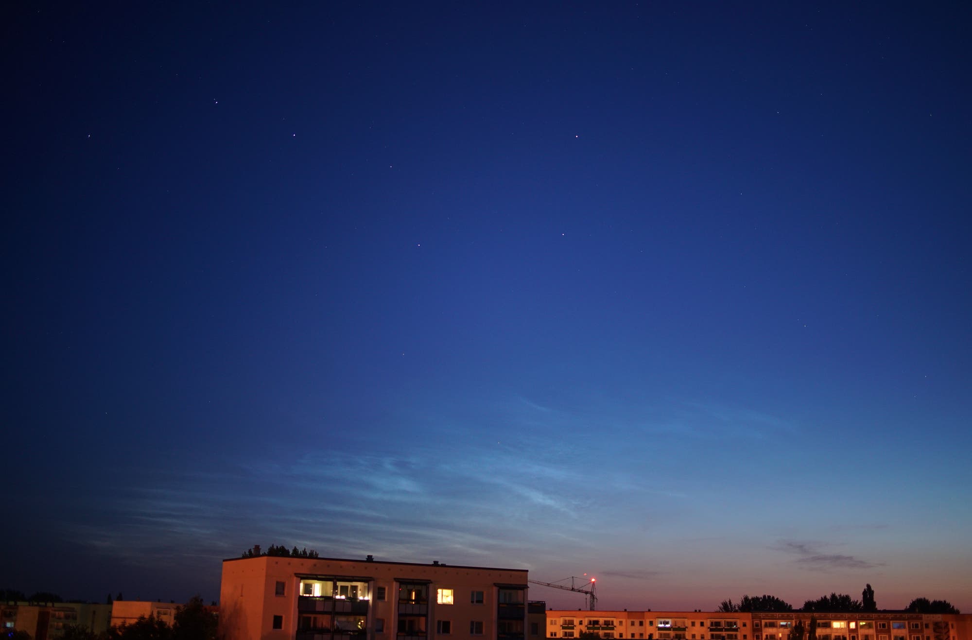 Leuchtende Nachtwolken und der Große Wagen im Tiefstand - 18./19. Juli 2025