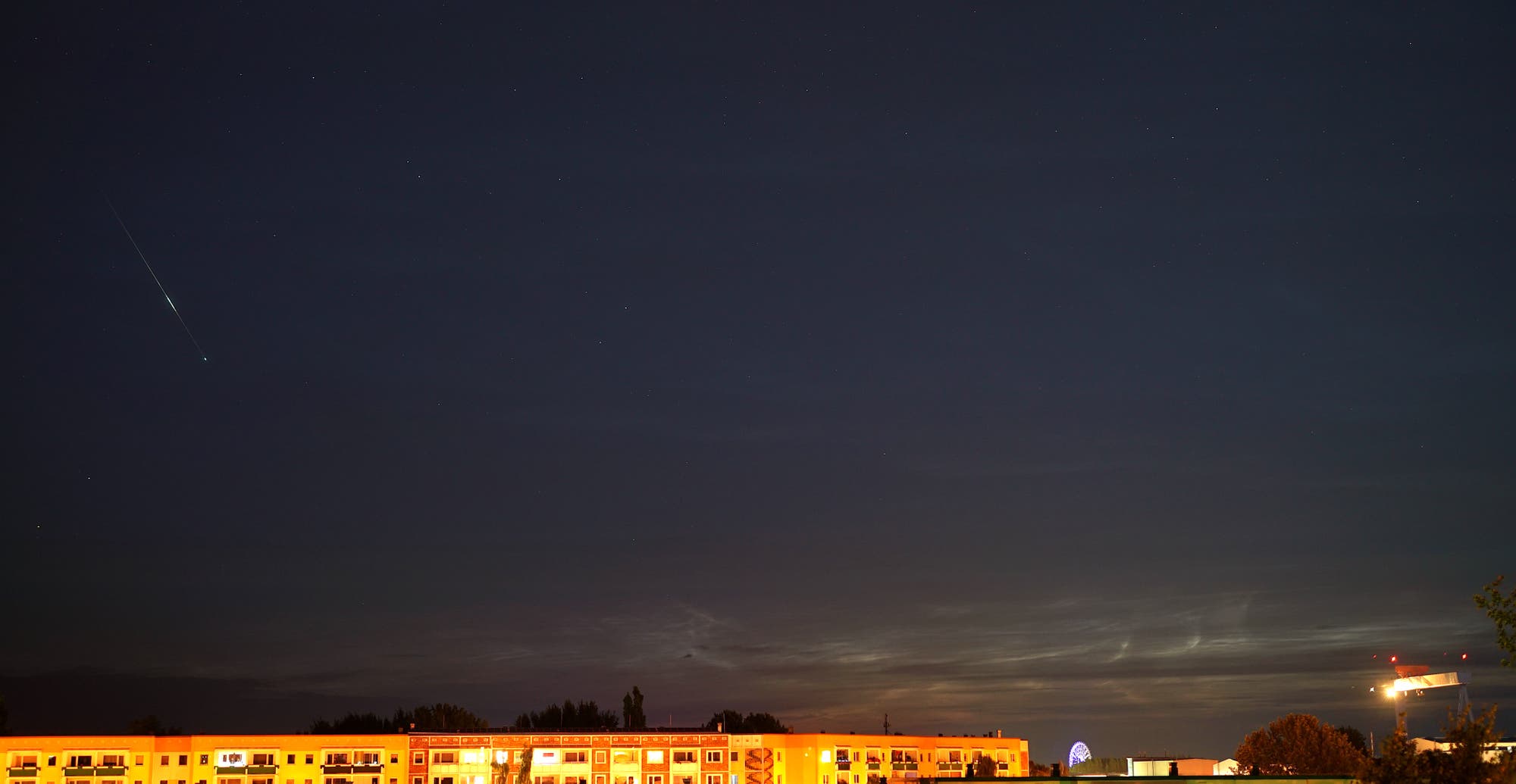 Sternschnuppenbeifang bei der Überwachung von leuchtenden Nachtwolken