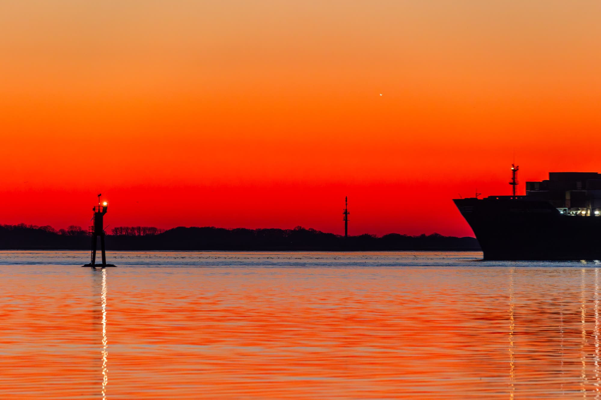 Venussichel über der Elbe