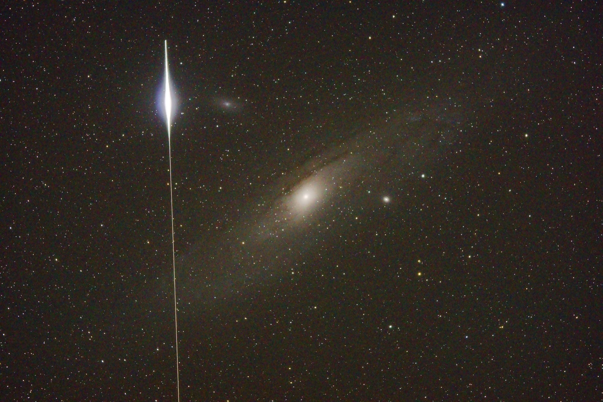Iridium-Flare neben Messier 31