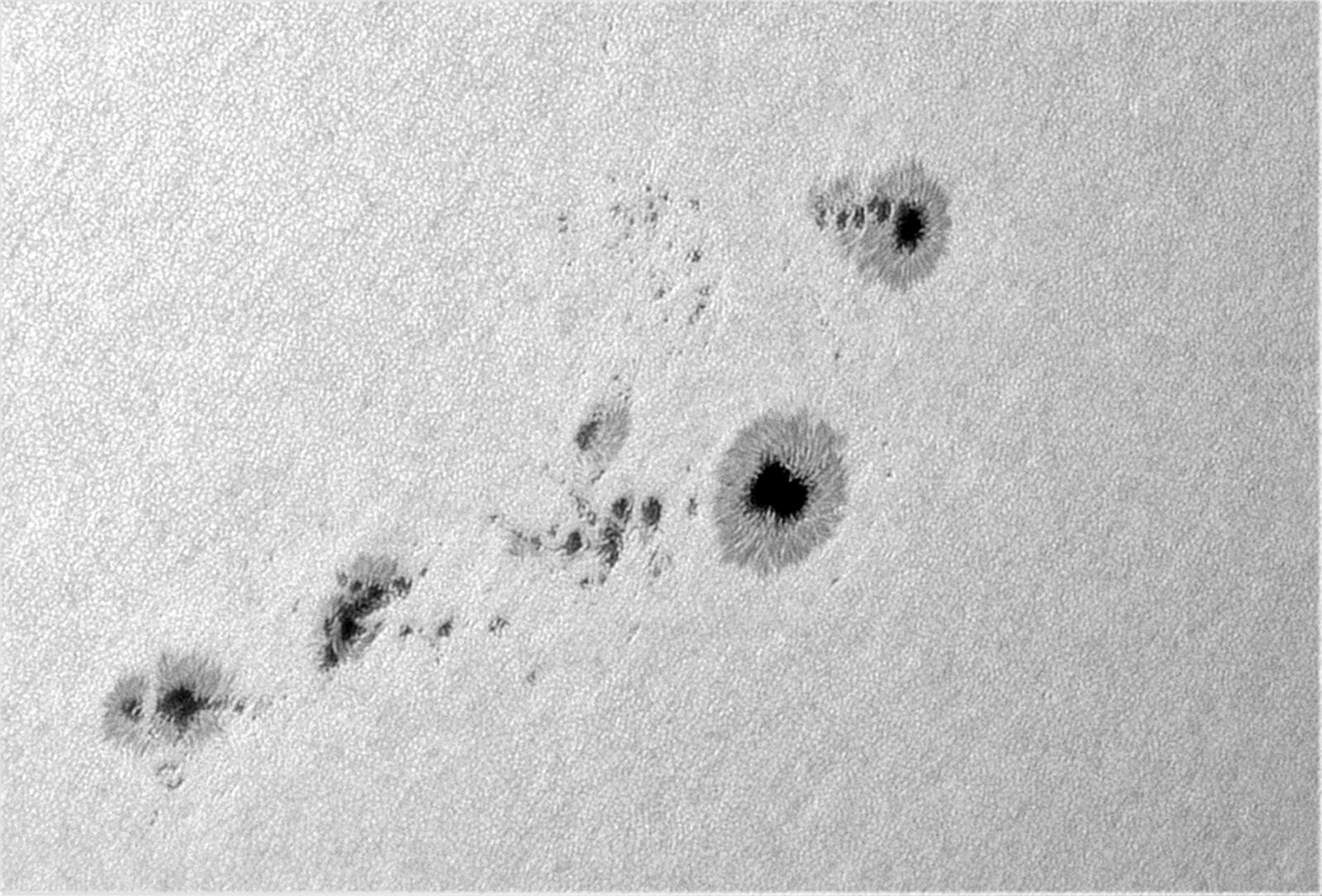 Die Sonnenfleckengruppe AR 3285 - 3286 - 3288 am 30. April 2023