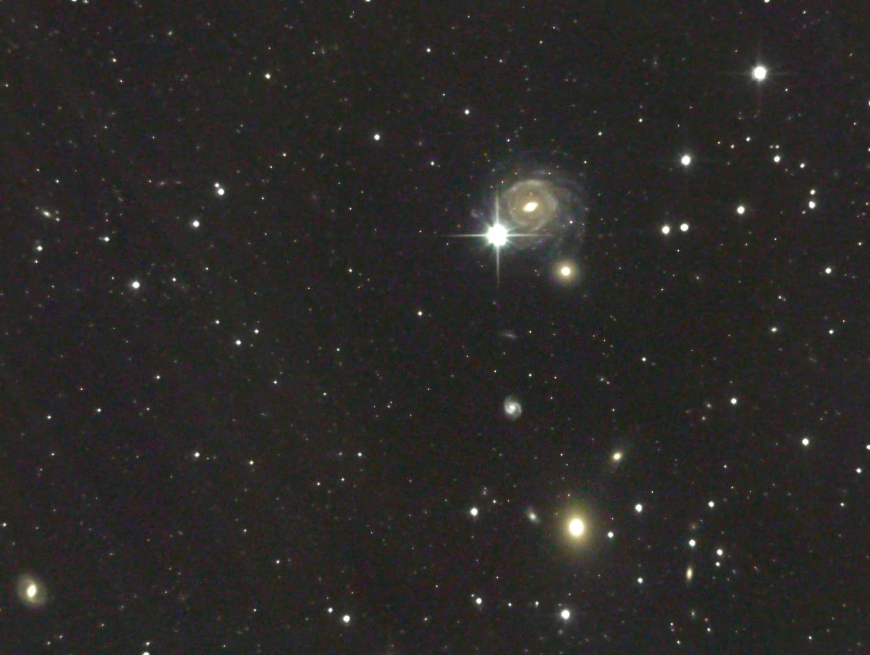 IC983/IC982 – wechselwirkende Galaxien im Bootes (Arp 117)