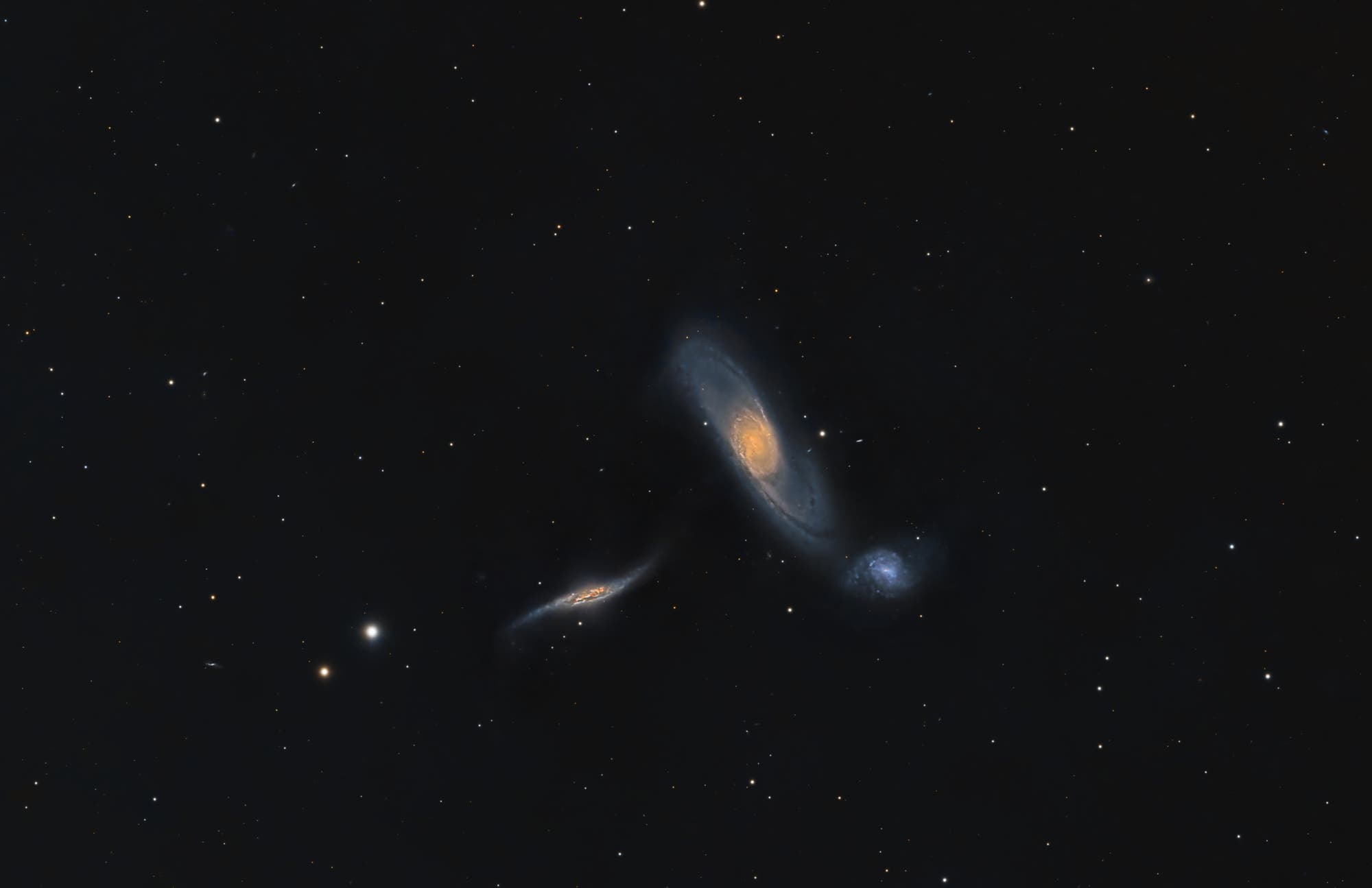 Arp 286 - Ein wunderschönes Galaxientrio