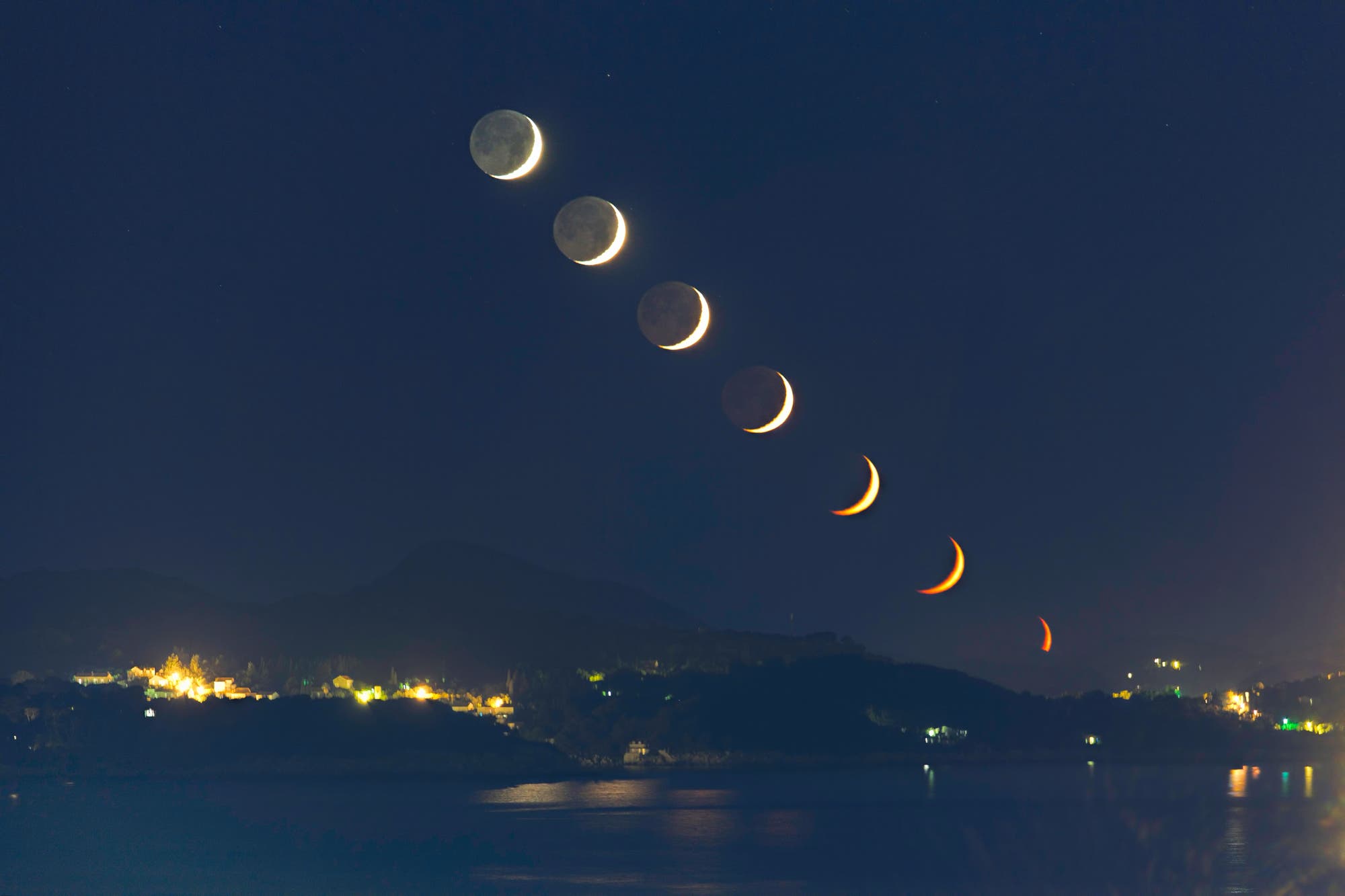 Aschfahles Mondlicht über Elaphitischen Inseln