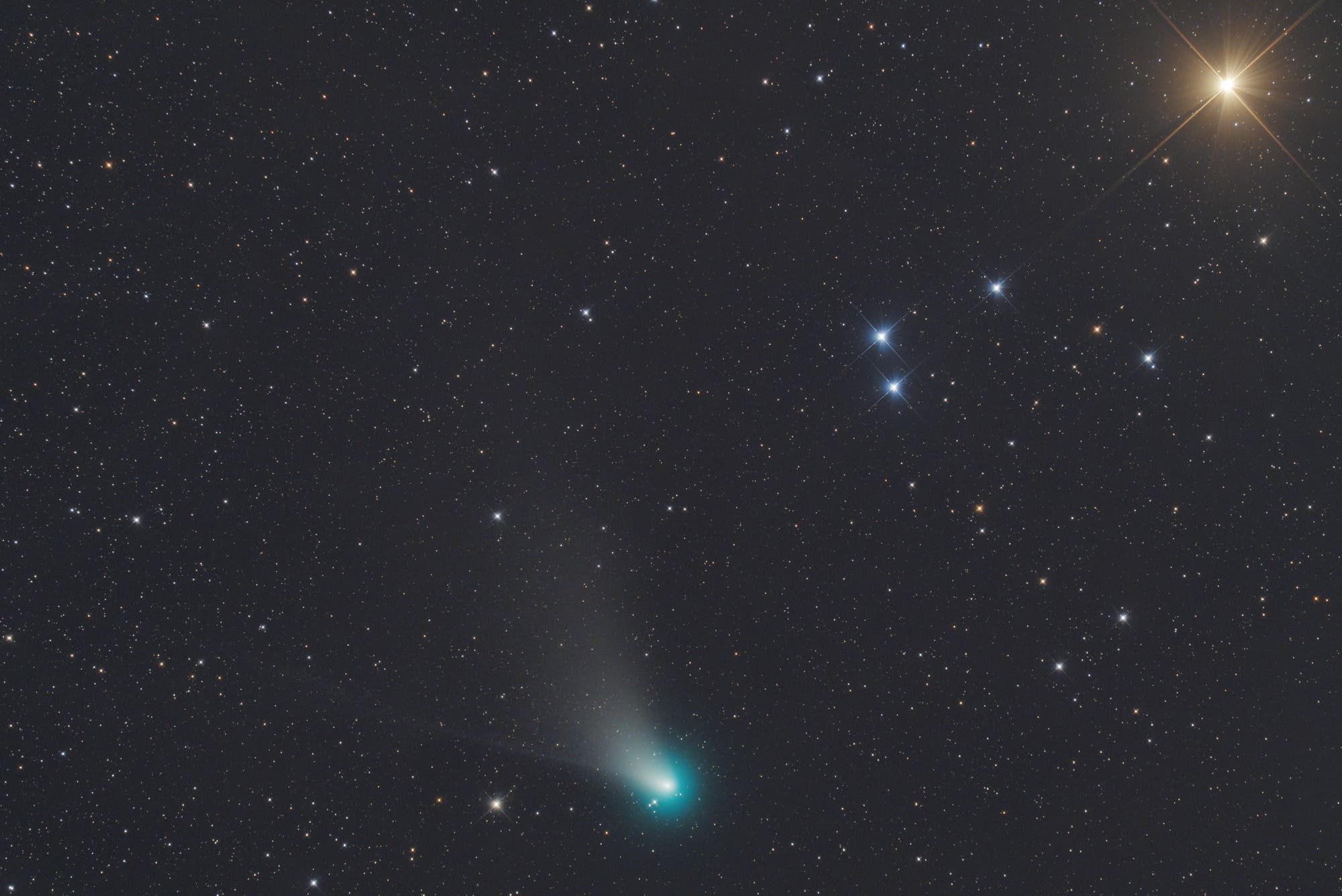 Komet C/2022 E3 (ZTF) und Aldebaran-3